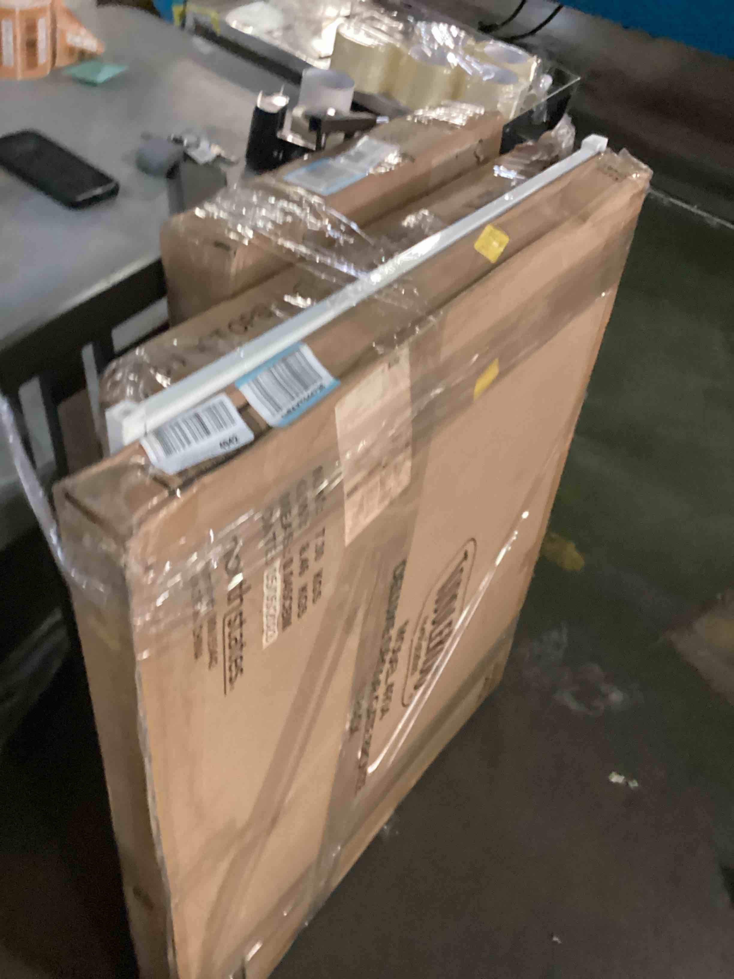 https://s3.amazonaws.com/lotting-images-prod/bidfta/RED5273312_1695124098804.jpeg