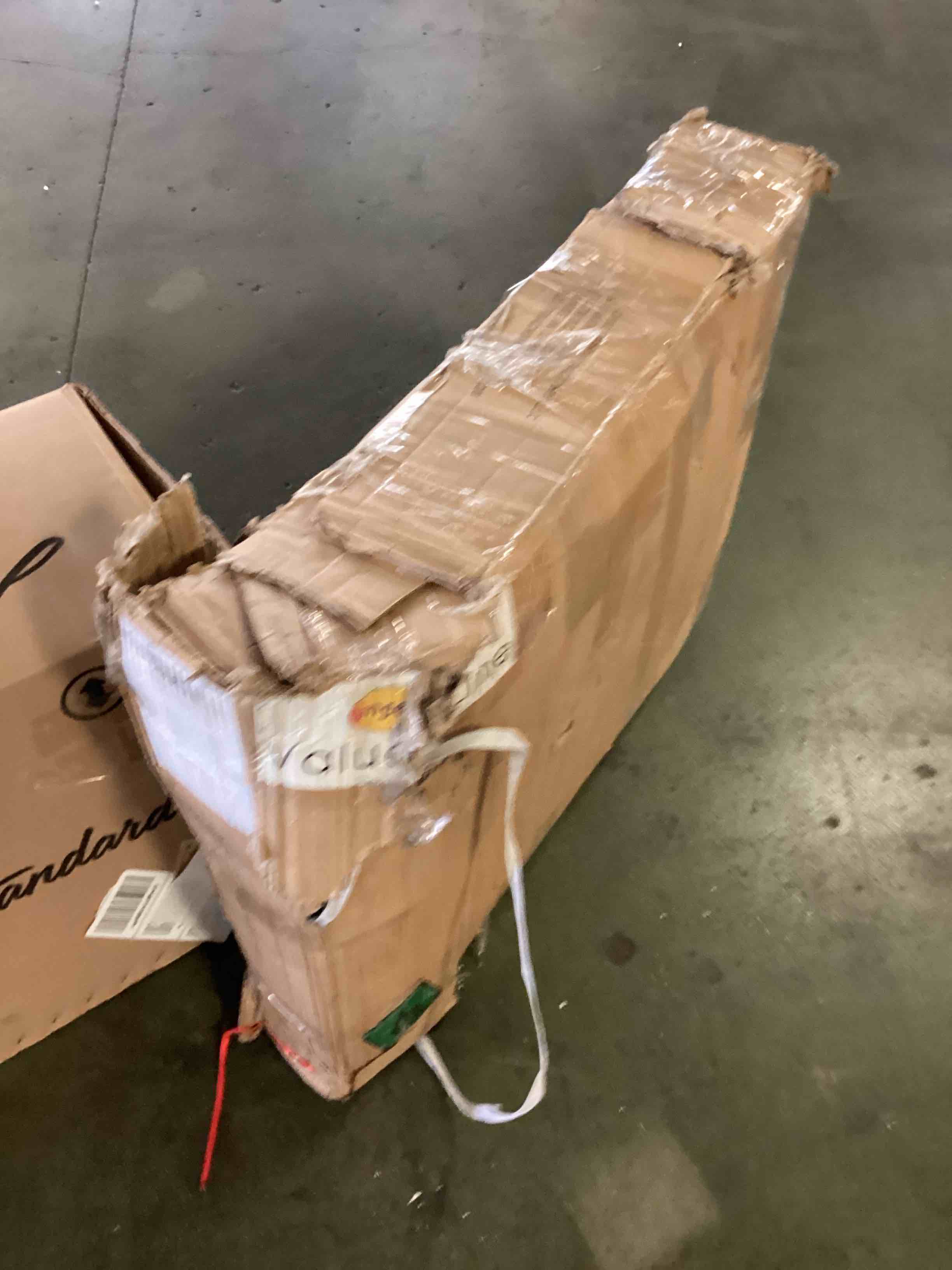 https://s3.amazonaws.com/lotting-images-prod/bidfta/RED5273889_1695301337594.jpeg