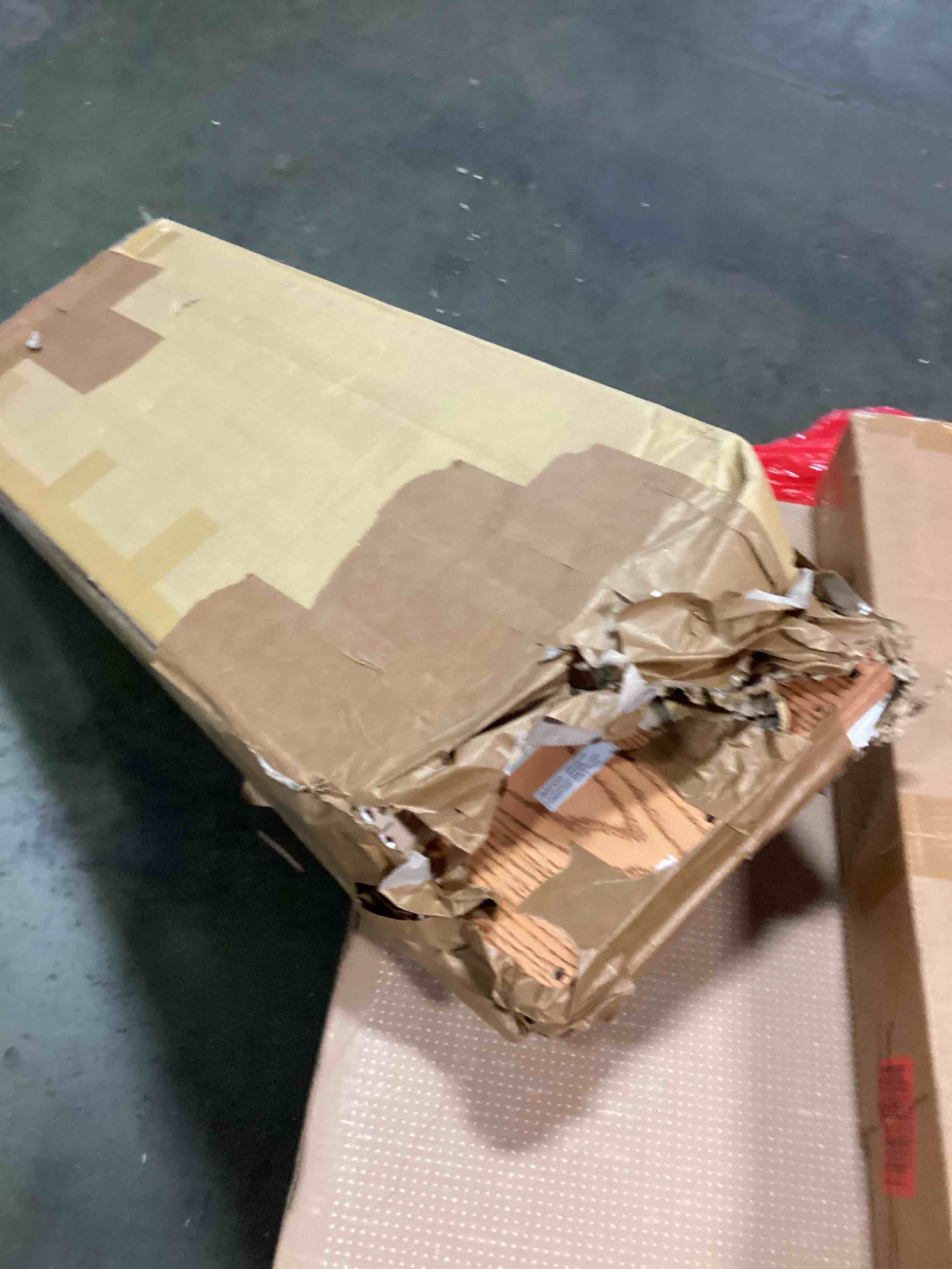 https://s3.amazonaws.com/lotting-images-prod/bidfta/RED5273994_1695382662193.jpeg