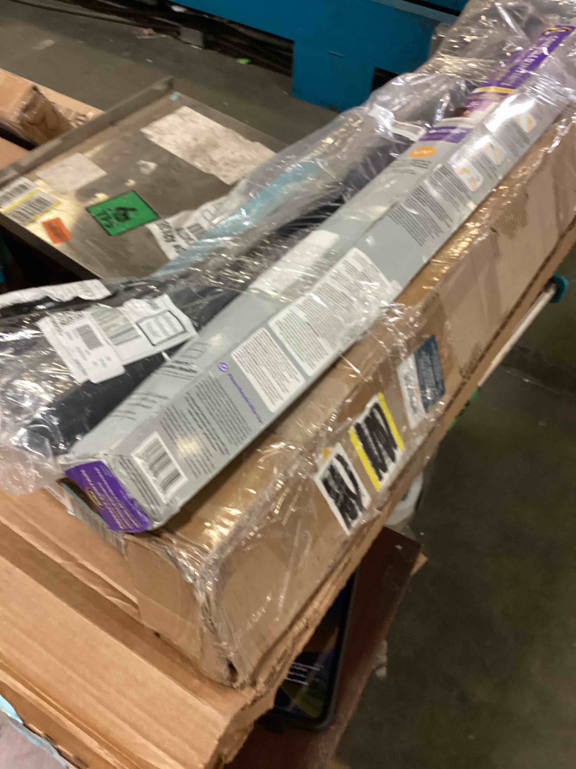 https://s3.amazonaws.com/lotting-images-prod/bidfta/RED5274146_1695404495357.jpeg