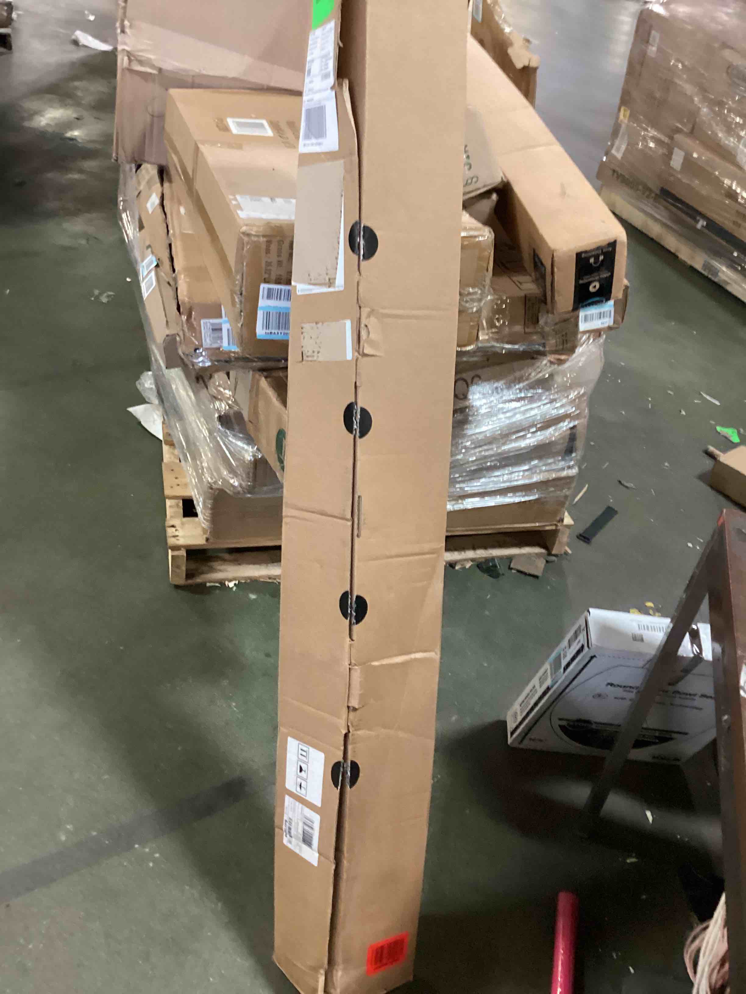 https://s3.amazonaws.com/lotting-images-prod/bidfta/RED5274162_1695406150592.jpeg