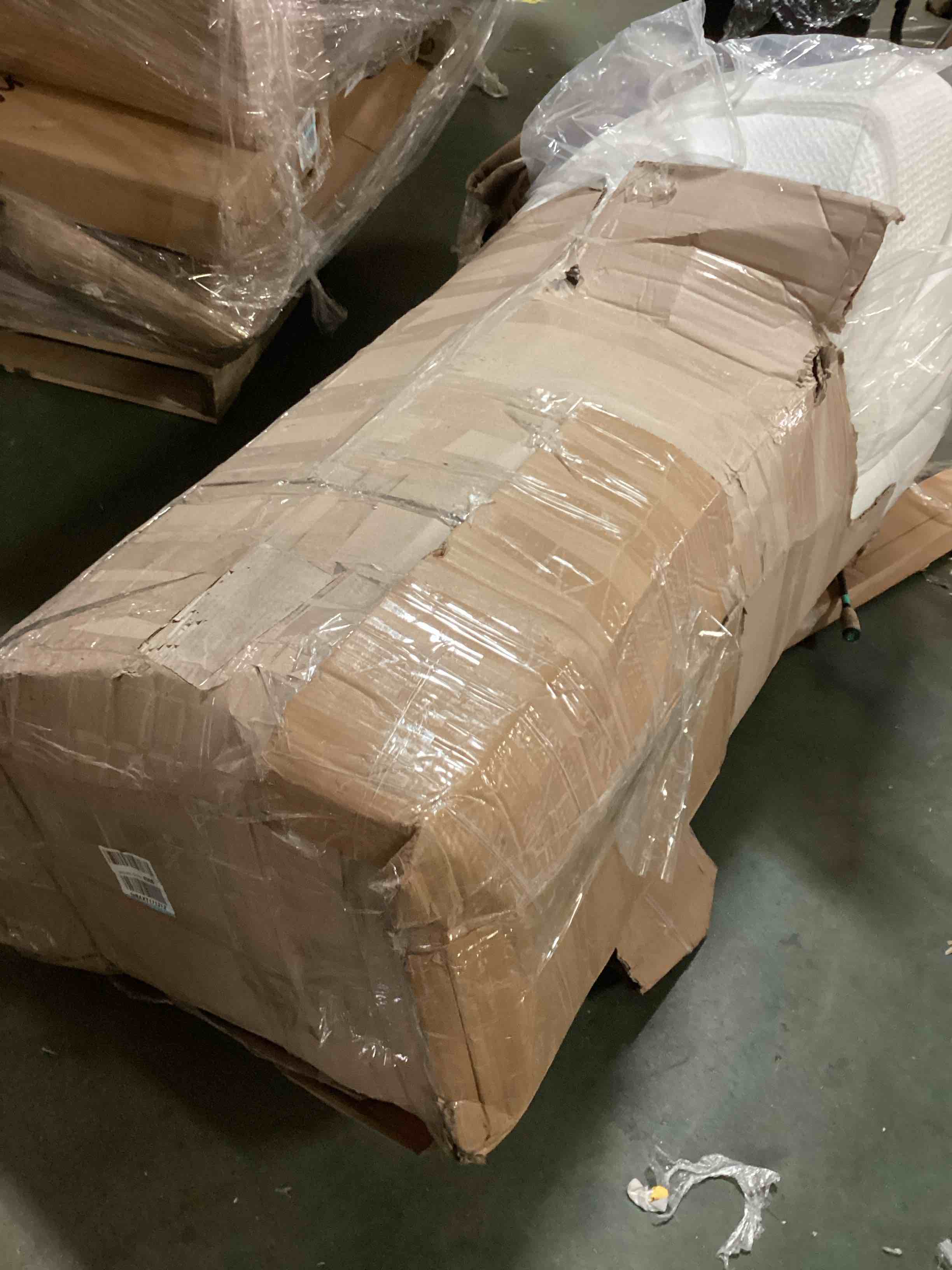 https://s3.amazonaws.com/lotting-images-prod/bidfta/RED5274317_1695653012837.jpeg