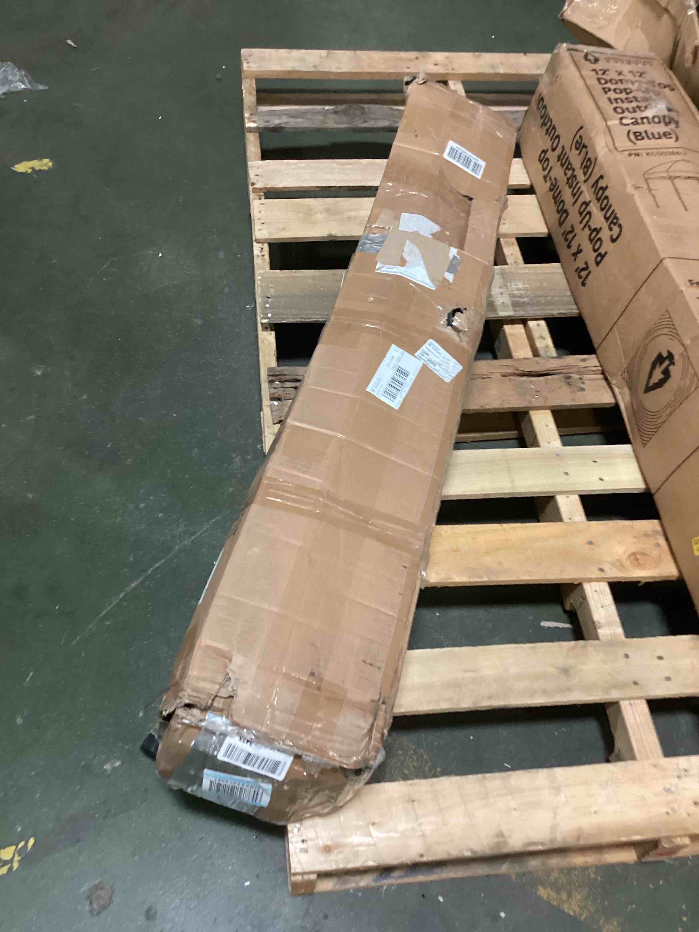https://s3.amazonaws.com/lotting-images-prod/bidfta/RED5274341_1695654592590.jpeg