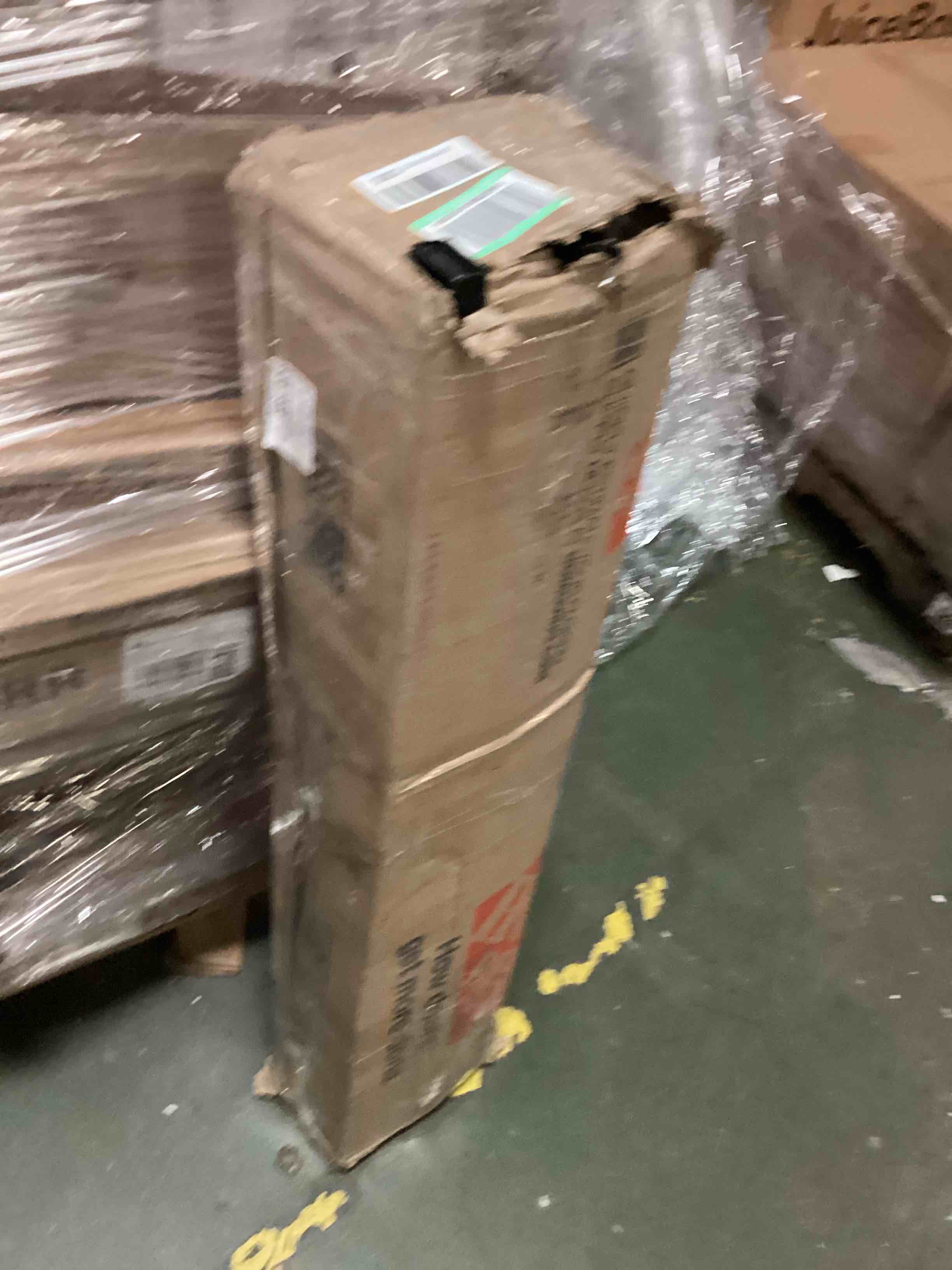 https://s3.amazonaws.com/lotting-images-prod/bidfta/RED5274403_1695662416720.jpeg