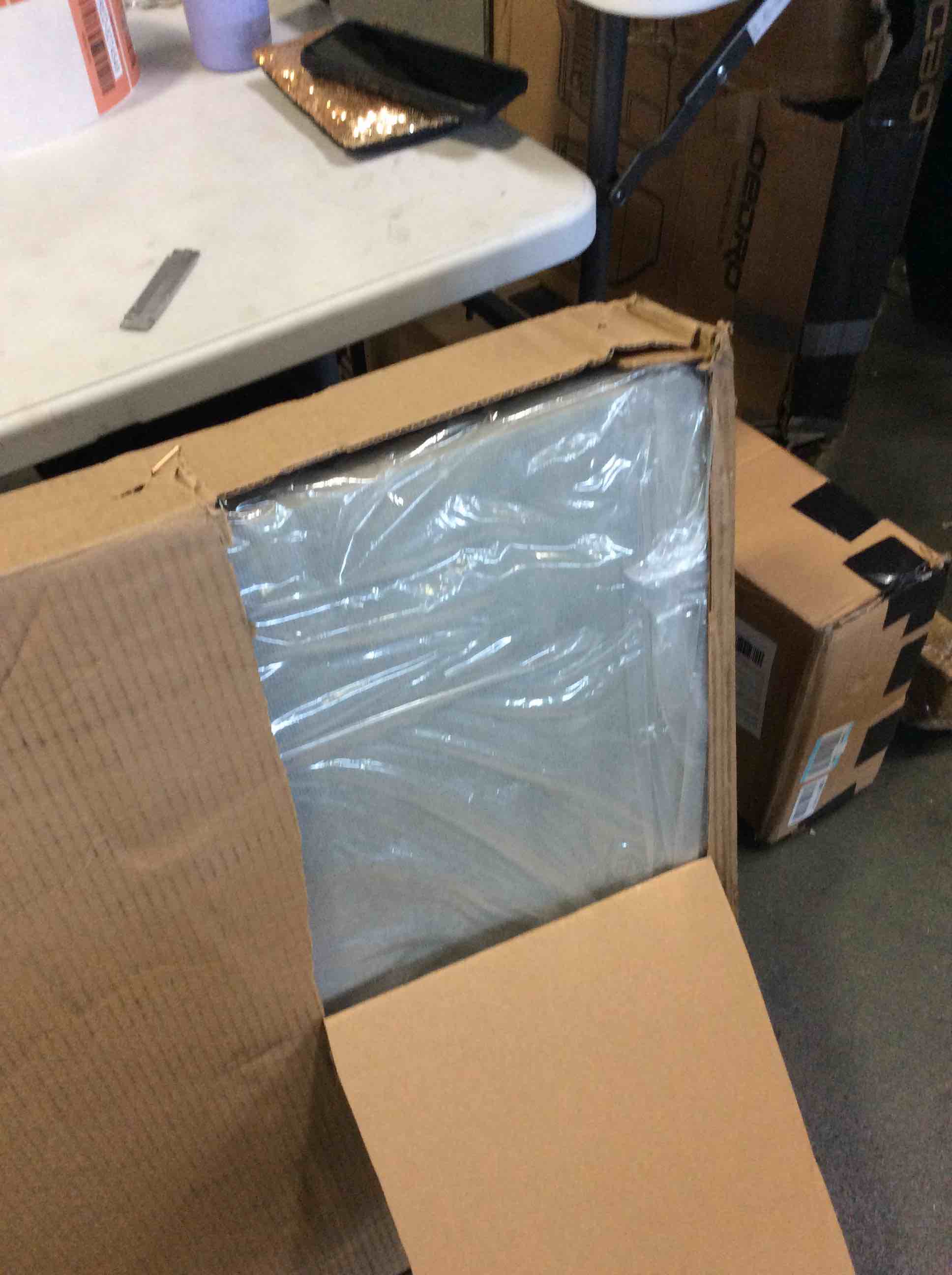 https://s3.amazonaws.com/lotting-images-prod/bidfta/RED5274548_1694783223823.jpeg