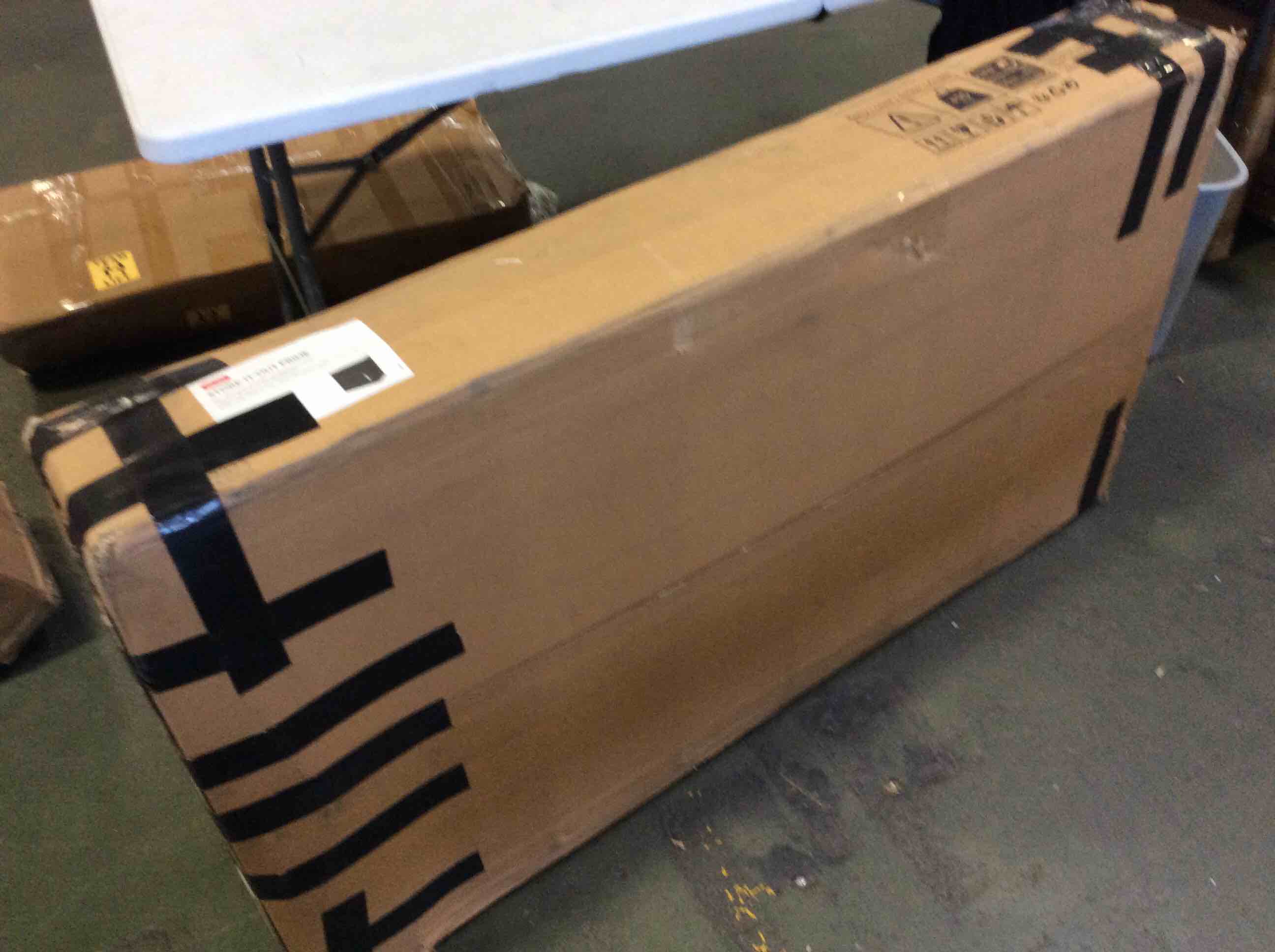 https://s3.amazonaws.com/lotting-images-prod/bidfta/RED5274553_1694784629084.jpeg