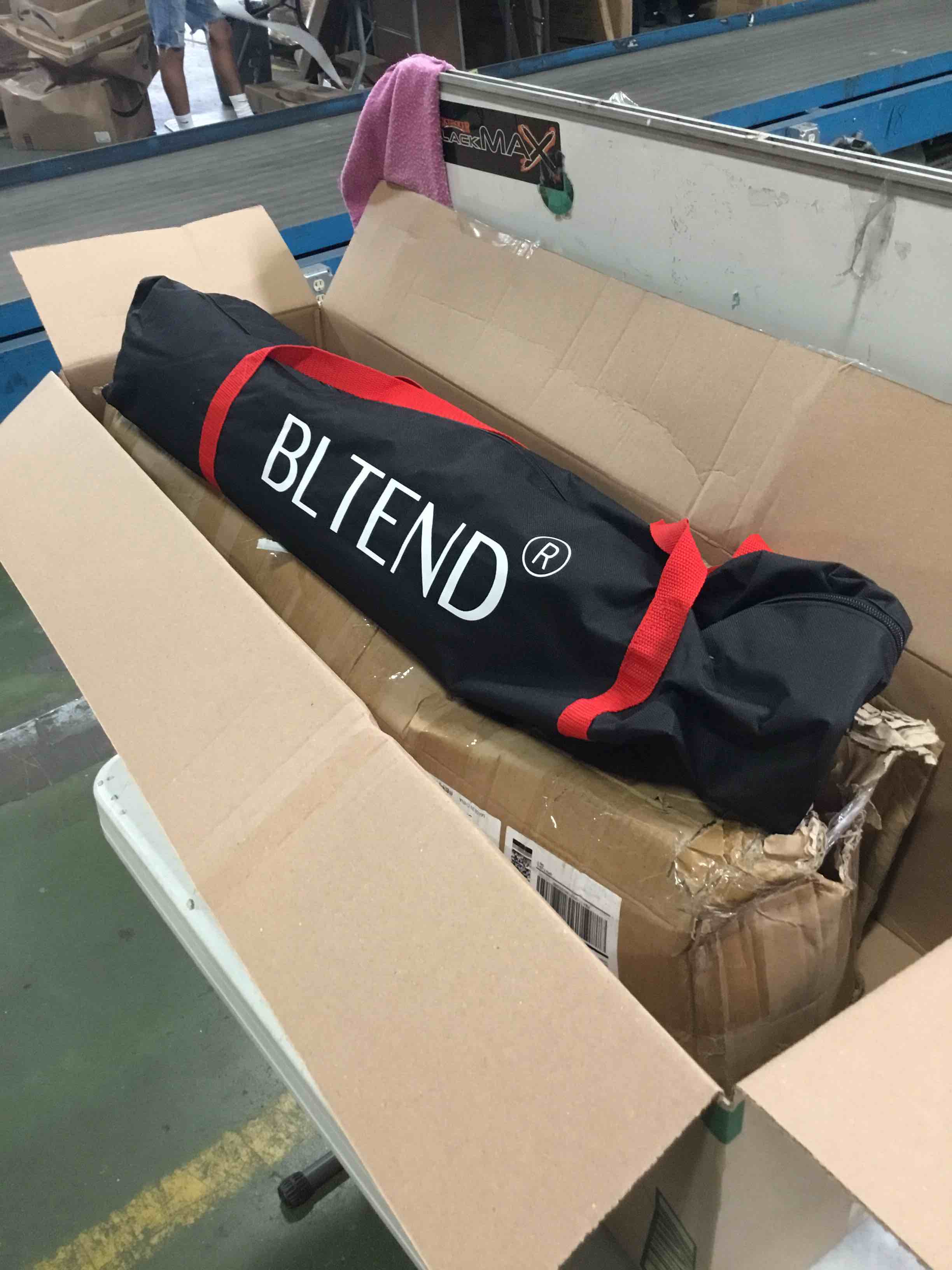 https://s3.amazonaws.com/lotting-images-prod/bidfta/RED5274658_1695051634345.jpeg