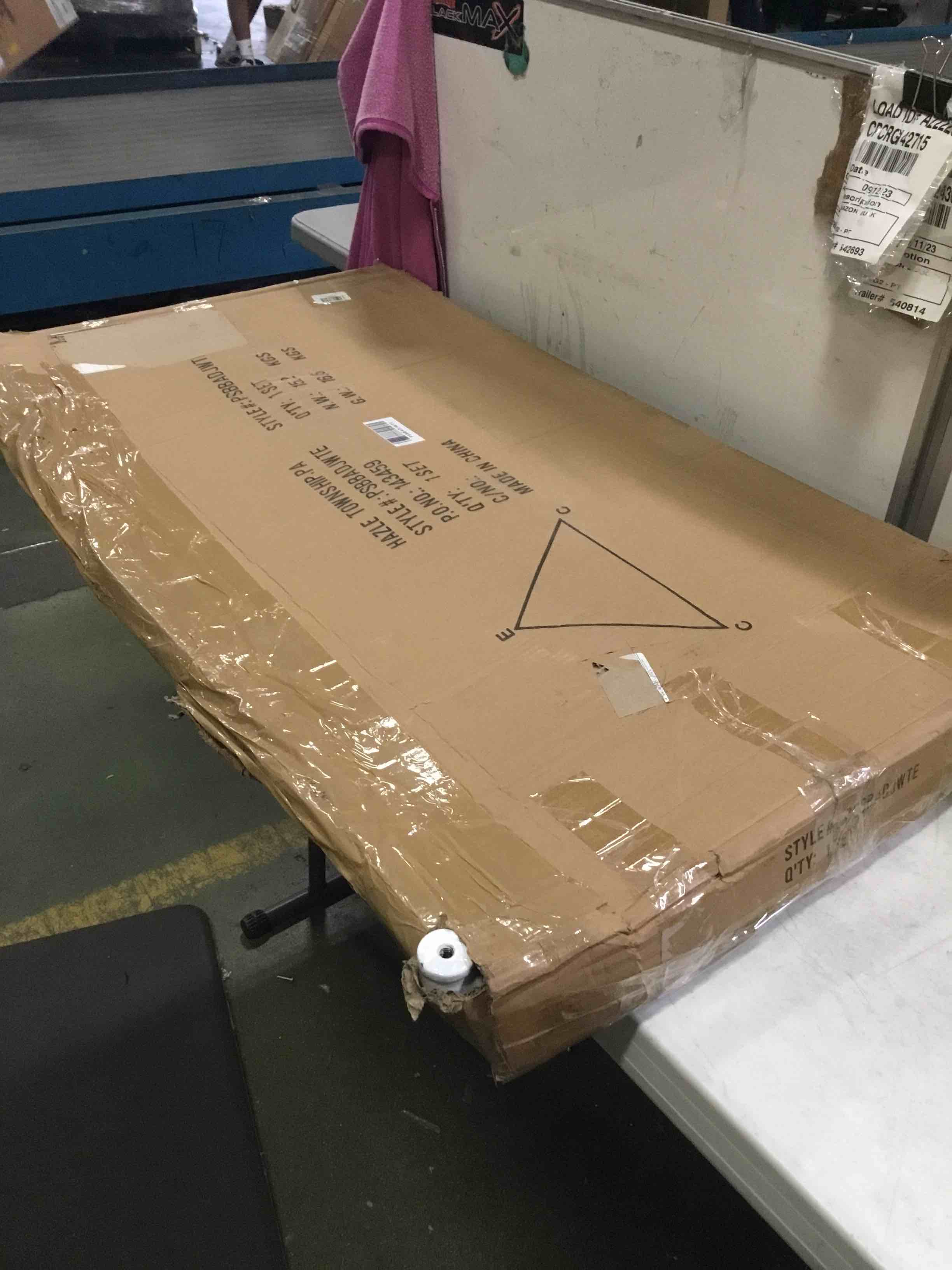 https://s3.amazonaws.com/lotting-images-prod/bidfta/RED5274698_1695067114202.jpeg