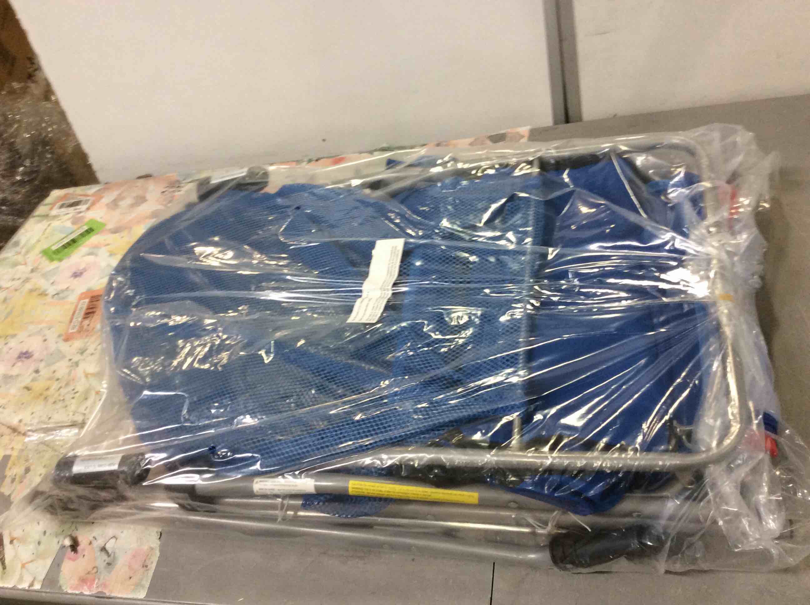 https://s3.amazonaws.com/lotting-images-prod/bidfta/RED5274753_1695139321338.jpeg