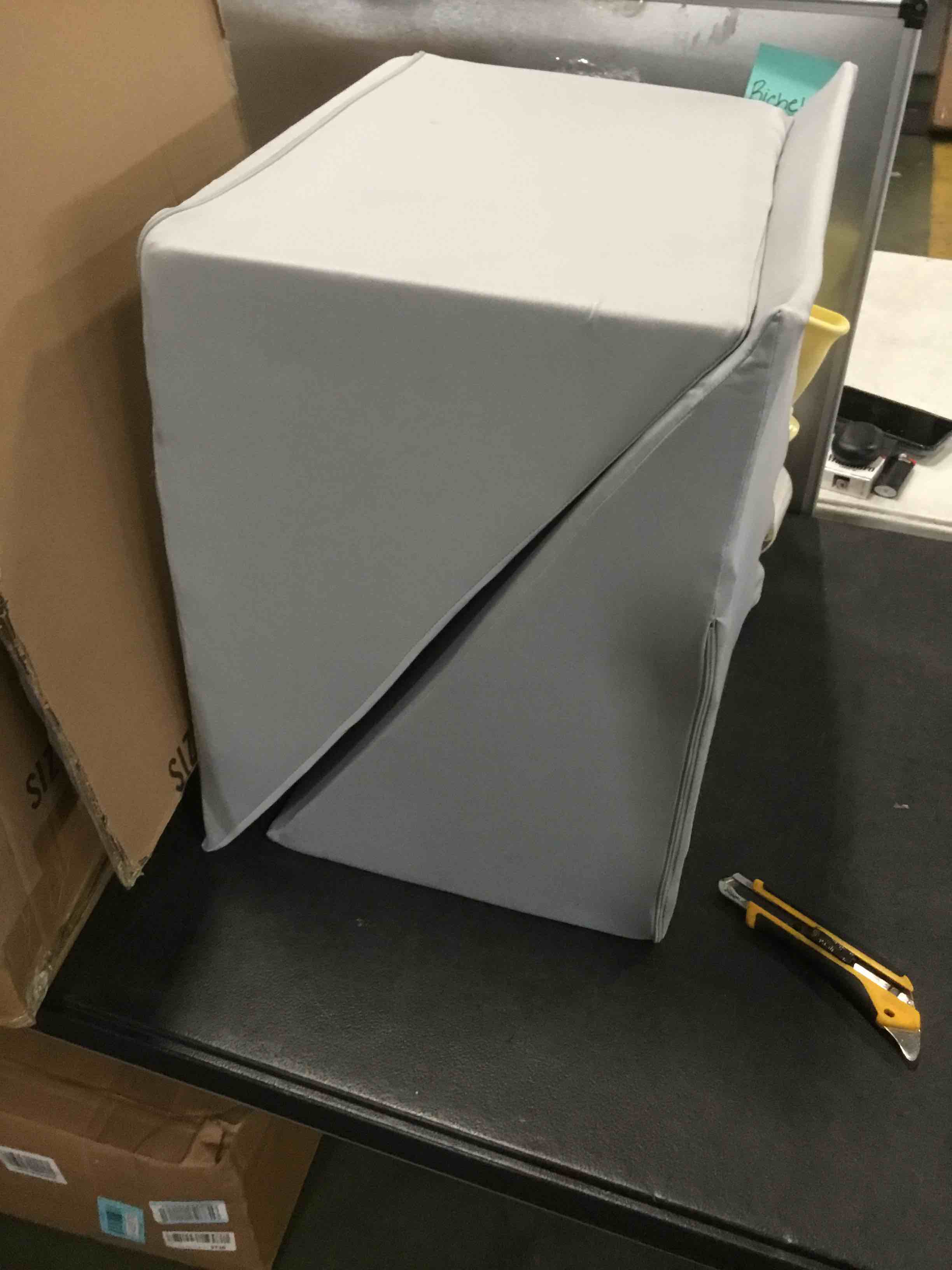 https://s3.amazonaws.com/lotting-images-prod/bidfta/RED5274927_1695300404513.jpeg