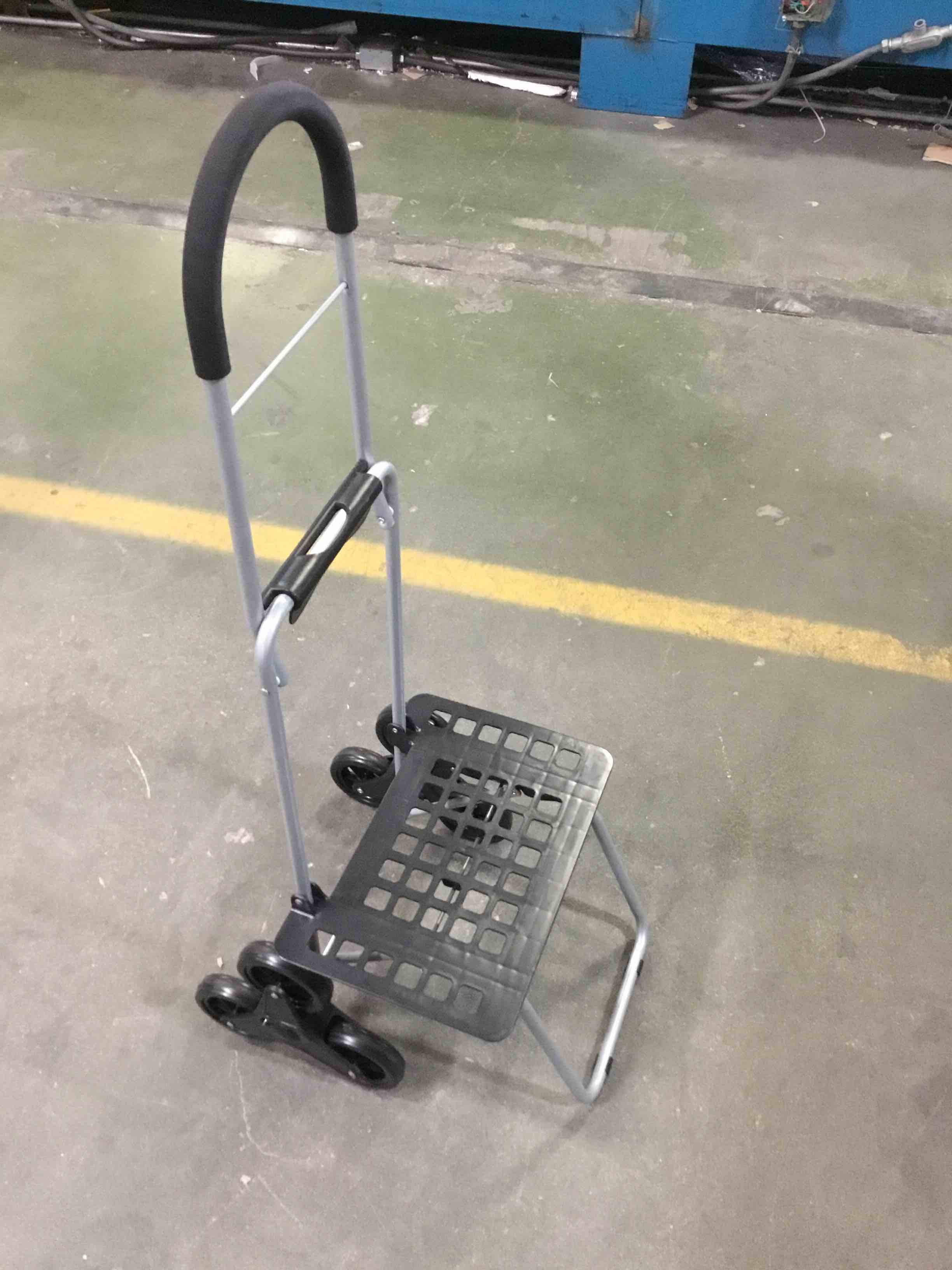https://s3.amazonaws.com/lotting-images-prod/bidfta/RED5275042_1695392720921.jpeg