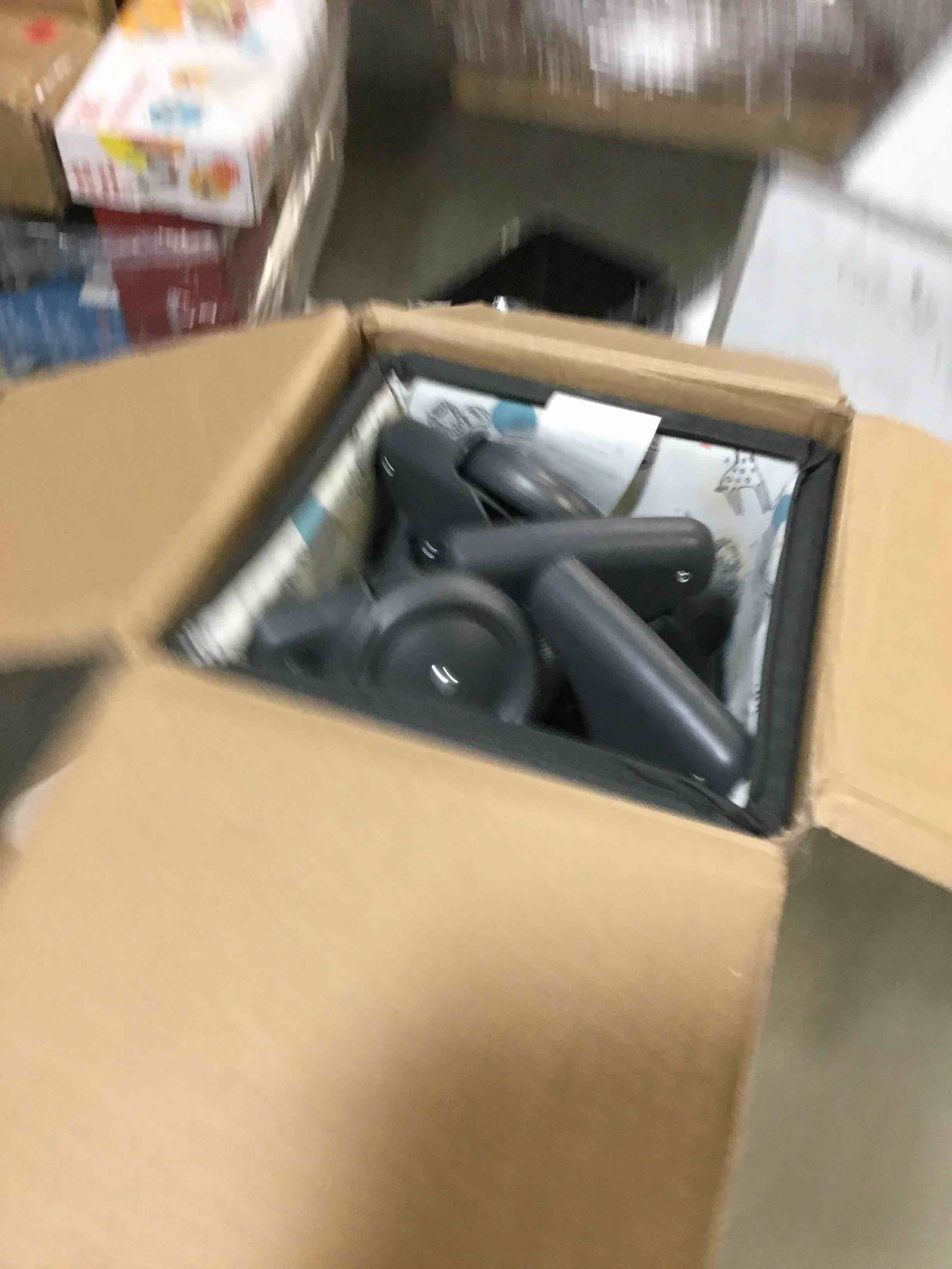 https://s3.amazonaws.com/lotting-images-prod/bidfta/RED5275167_1695659899100.jpeg