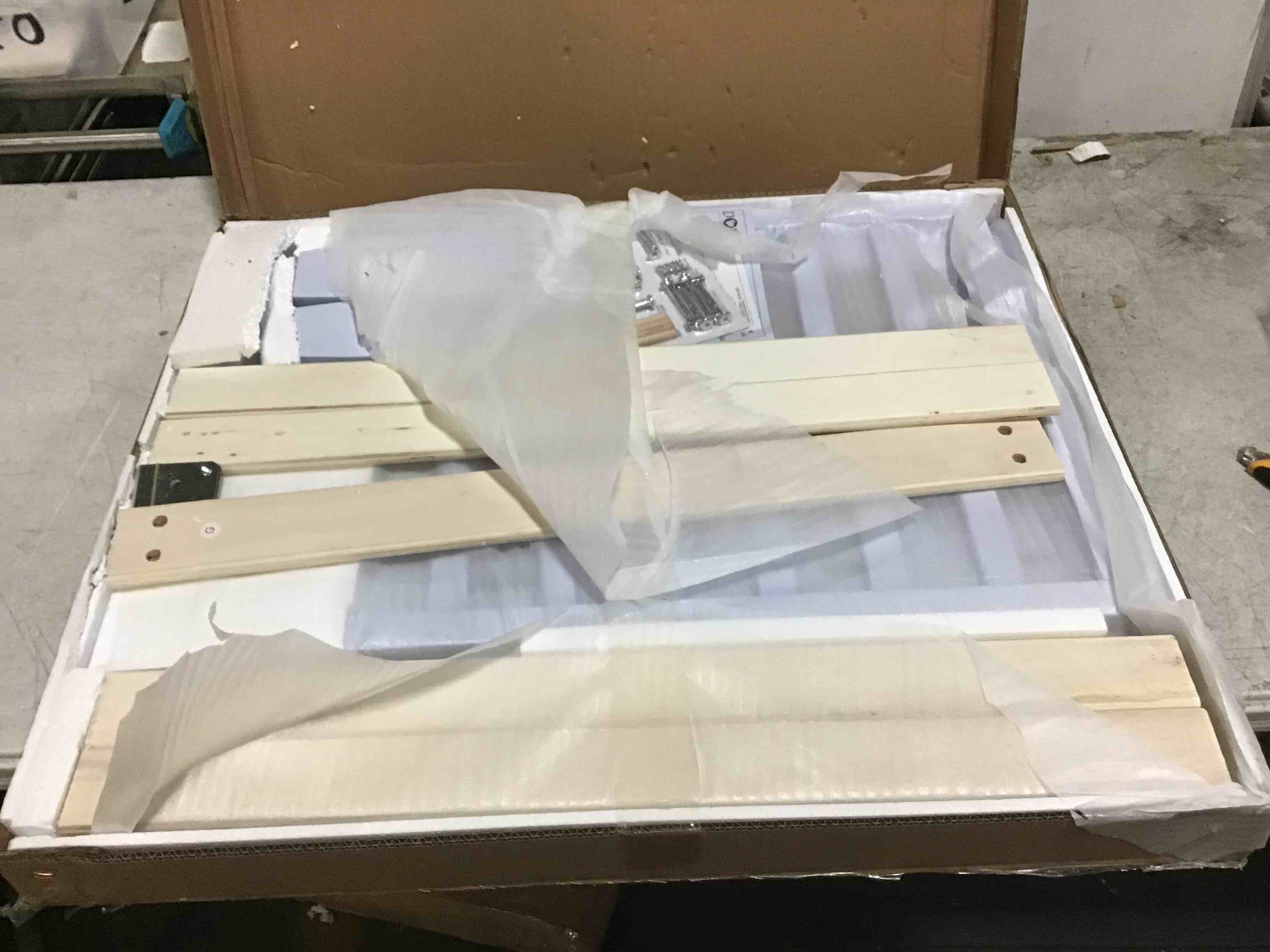 https://s3.amazonaws.com/lotting-images-prod/bidfta/RED5275230_1695732977790.jpeg