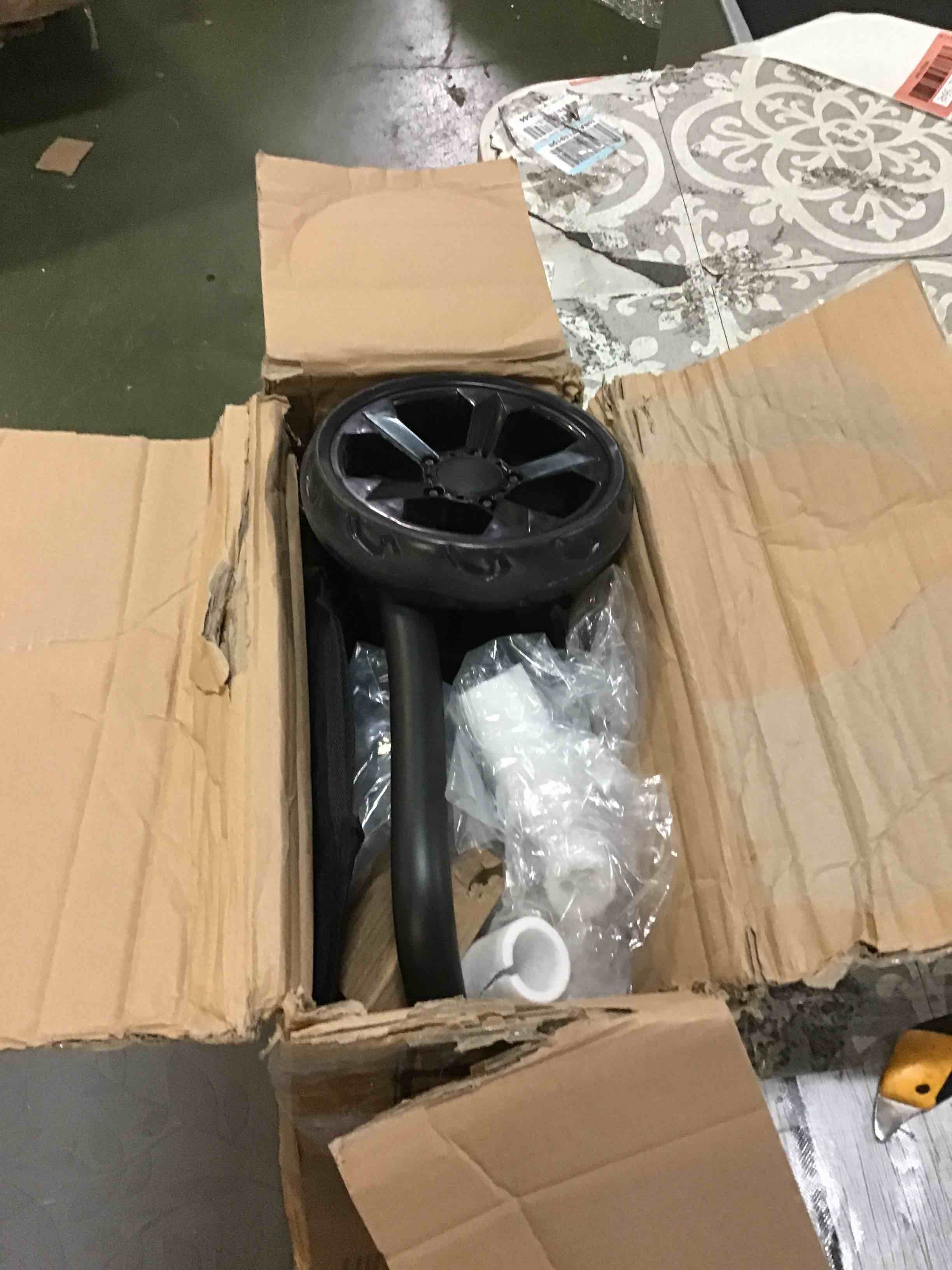 https://s3.amazonaws.com/lotting-images-prod/bidfta/RED5275648_1696016313227.jpeg