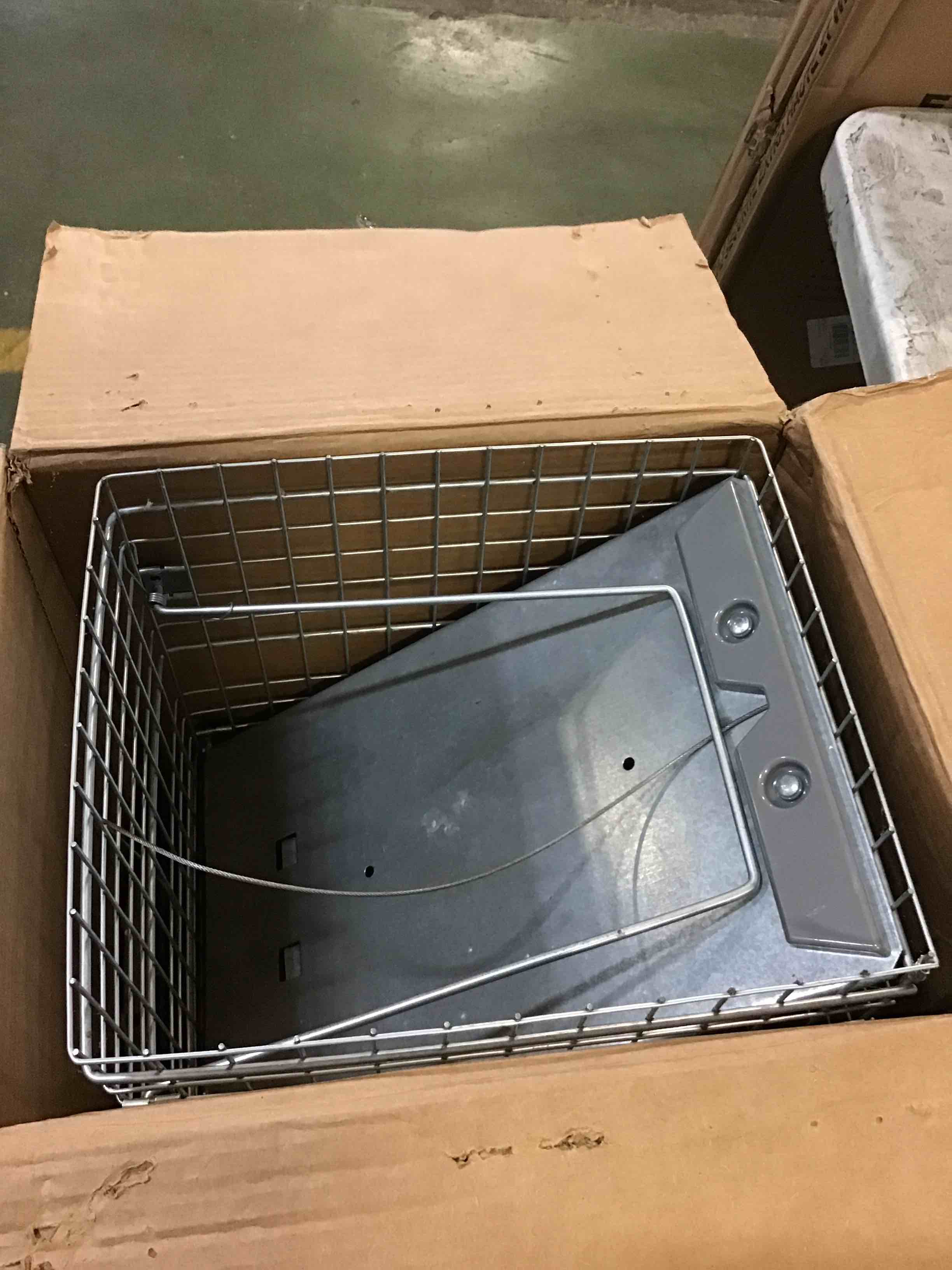 https://s3.amazonaws.com/lotting-images-prod/bidfta/RED5275683_1696250831691.jpeg