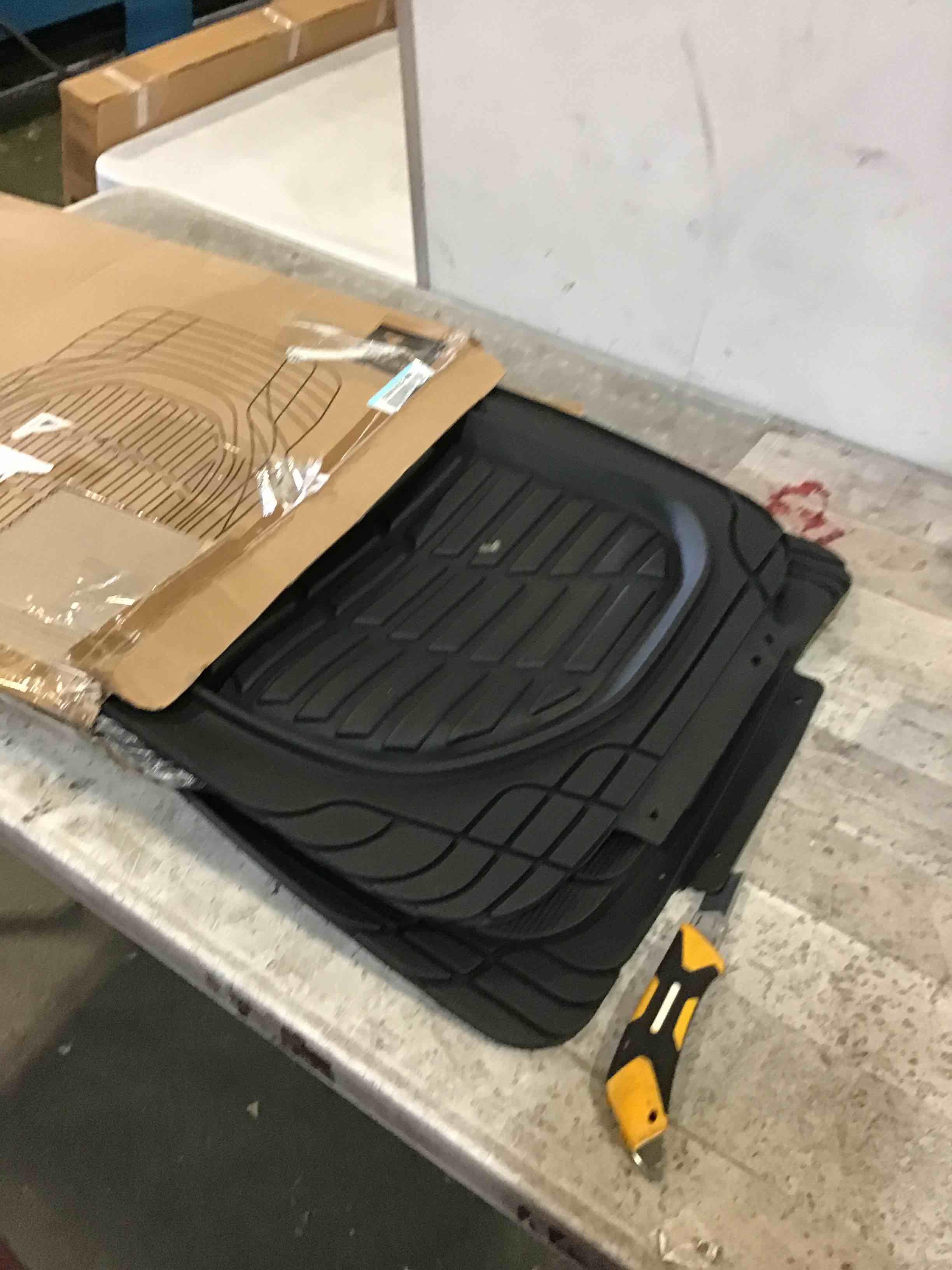 https://s3.amazonaws.com/lotting-images-prod/bidfta/RED5275745_1696268289145.jpeg
