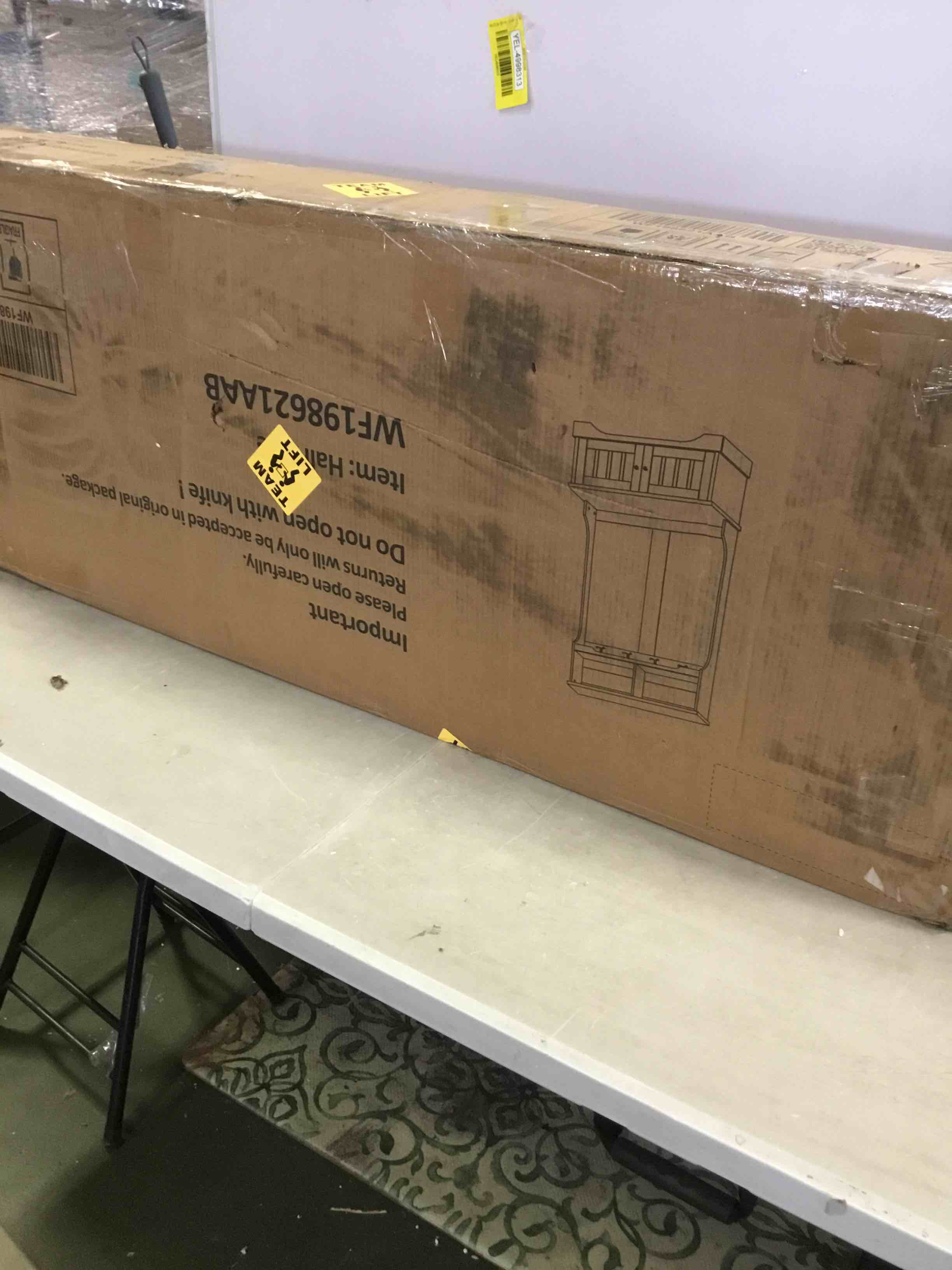 https://s3.amazonaws.com/lotting-images-prod/bidfta/RED5275832_1696344539137.jpeg