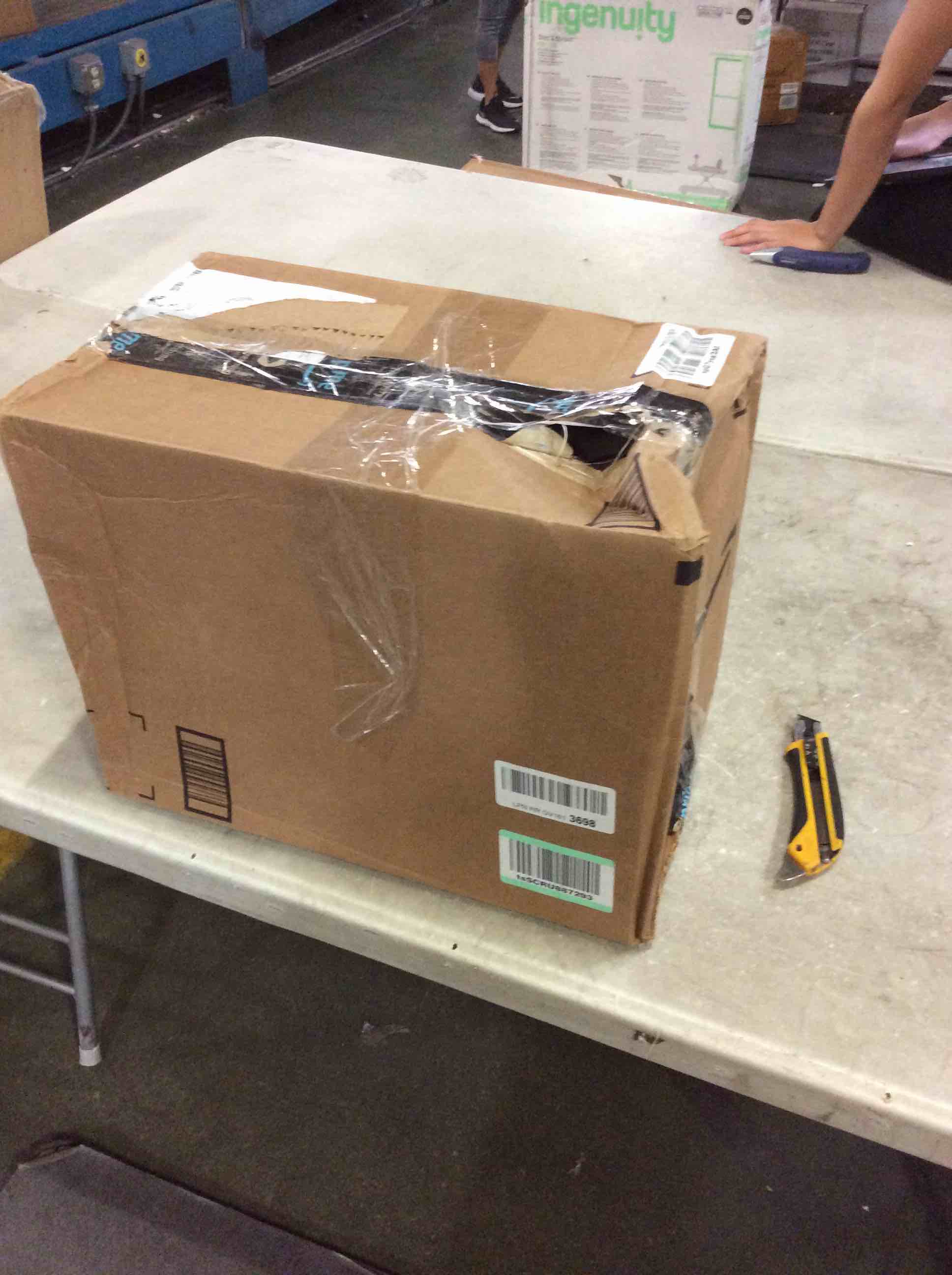 https://s3.amazonaws.com/lotting-images-prod/bidfta/RED5275931_1696421321949.jpeg