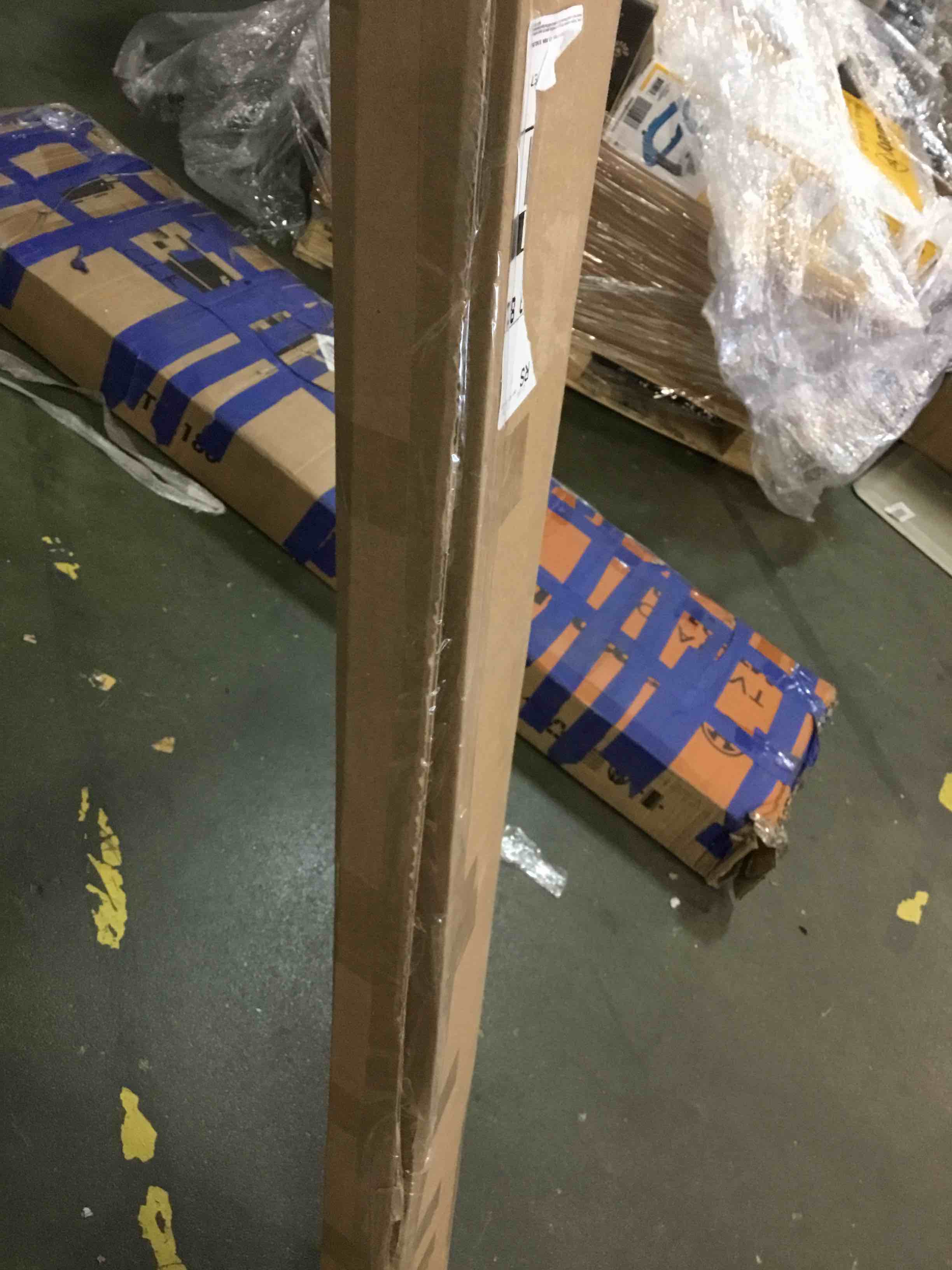 https://s3.amazonaws.com/lotting-images-prod/bidfta/RED5292958_1703706908650.jpeg