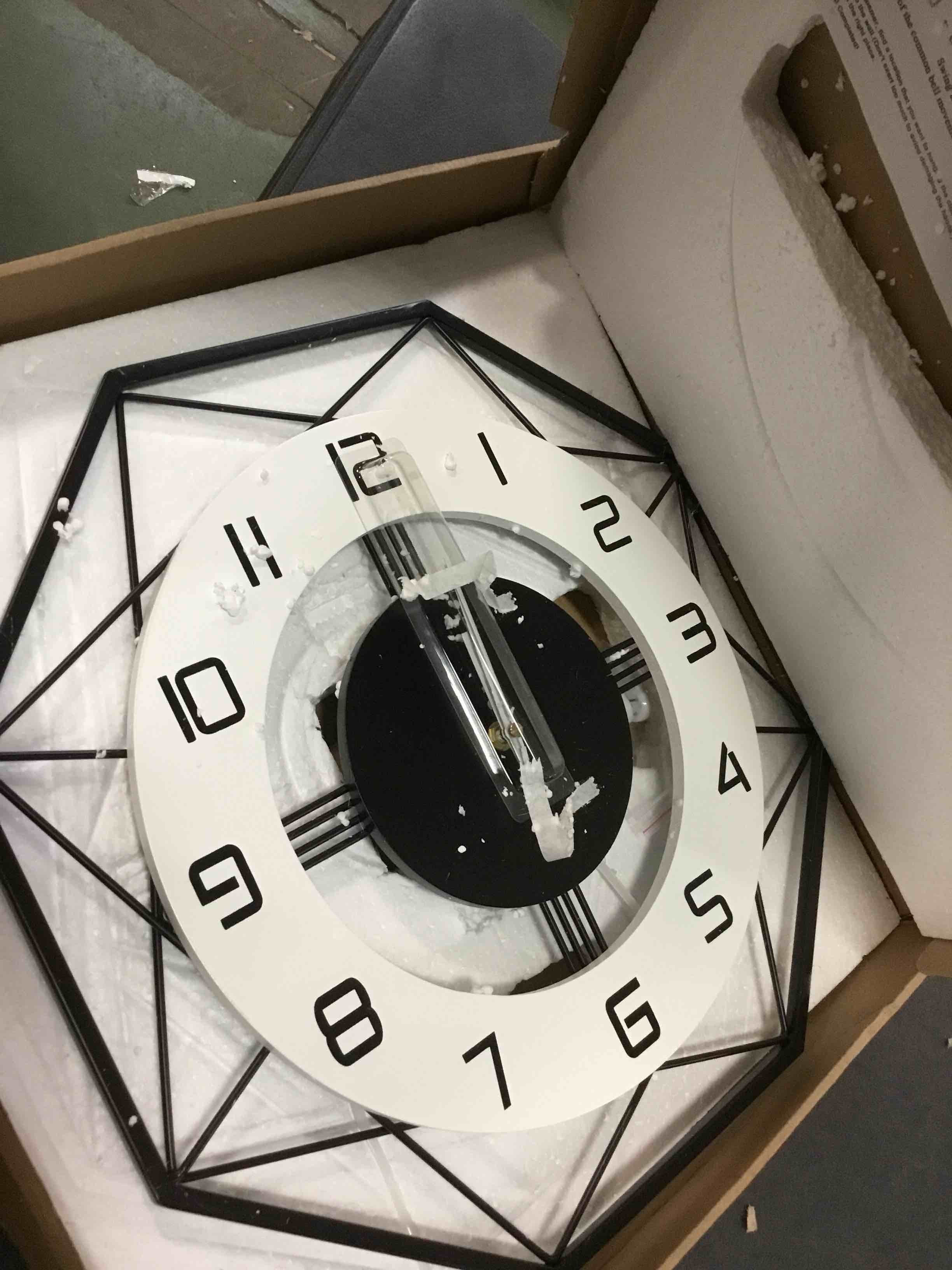https://s3.amazonaws.com/lotting-images-prod/bidfta/RED5293277_1703858958241.jpeg
