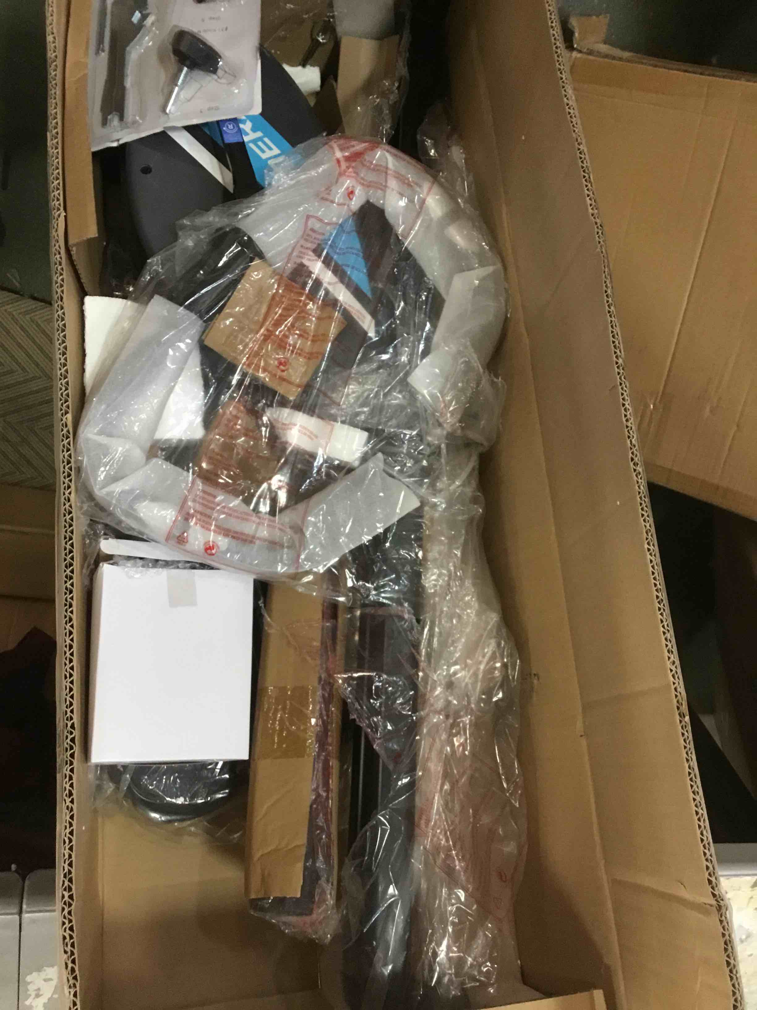 https://s3.amazonaws.com/lotting-images-prod/bidfta/RED5293654_1704209843873.jpeg