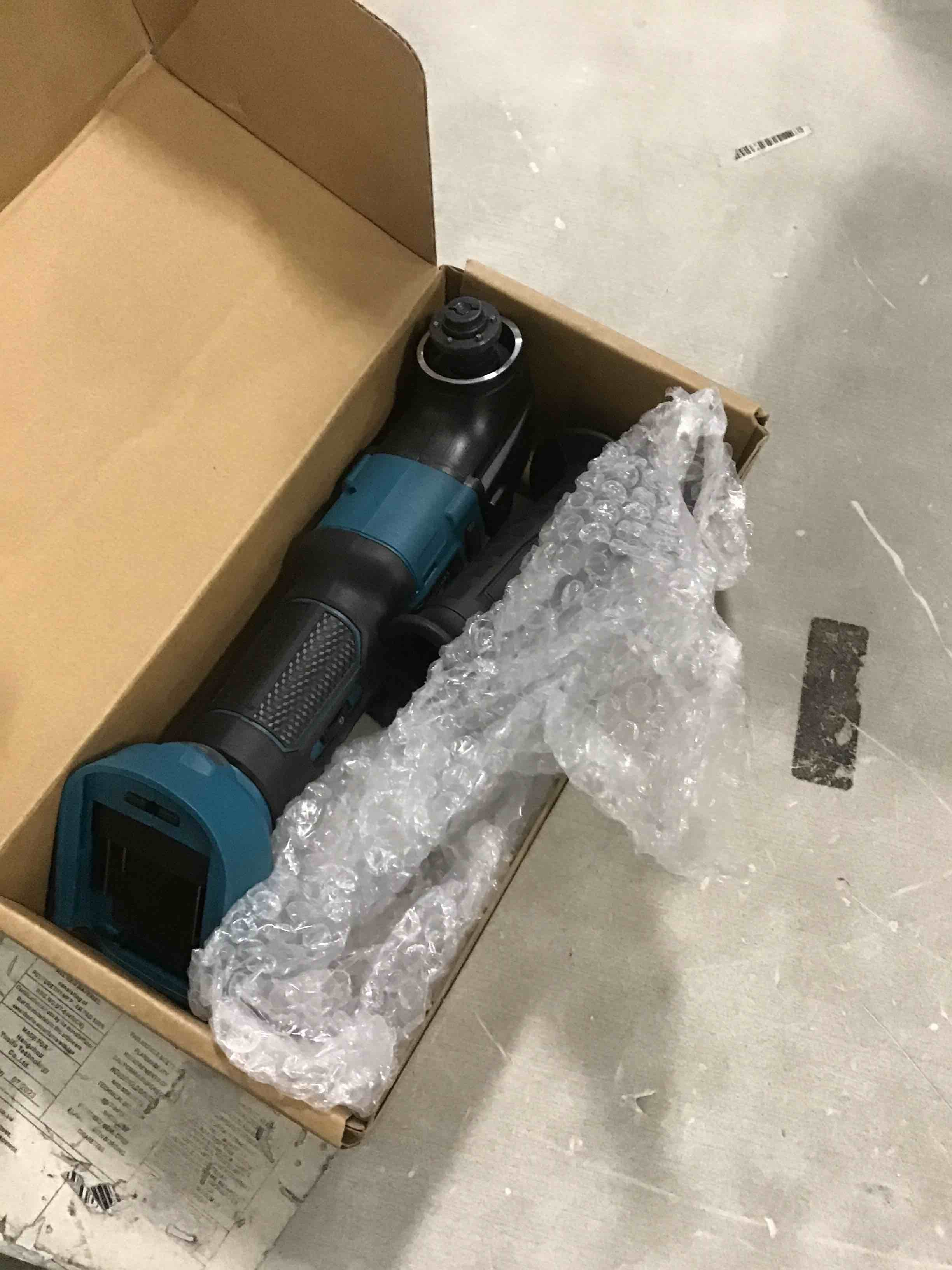 https://s3.amazonaws.com/lotting-images-prod/bidfta/RED5295921_1703858636894.jpeg