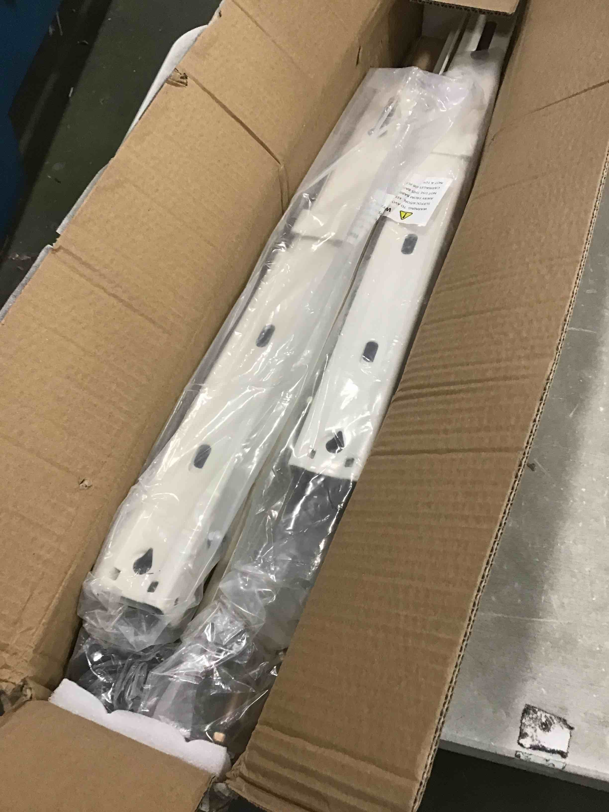 https://s3.amazonaws.com/lotting-images-prod/bidfta/RED5295945_1703860783700.jpeg
