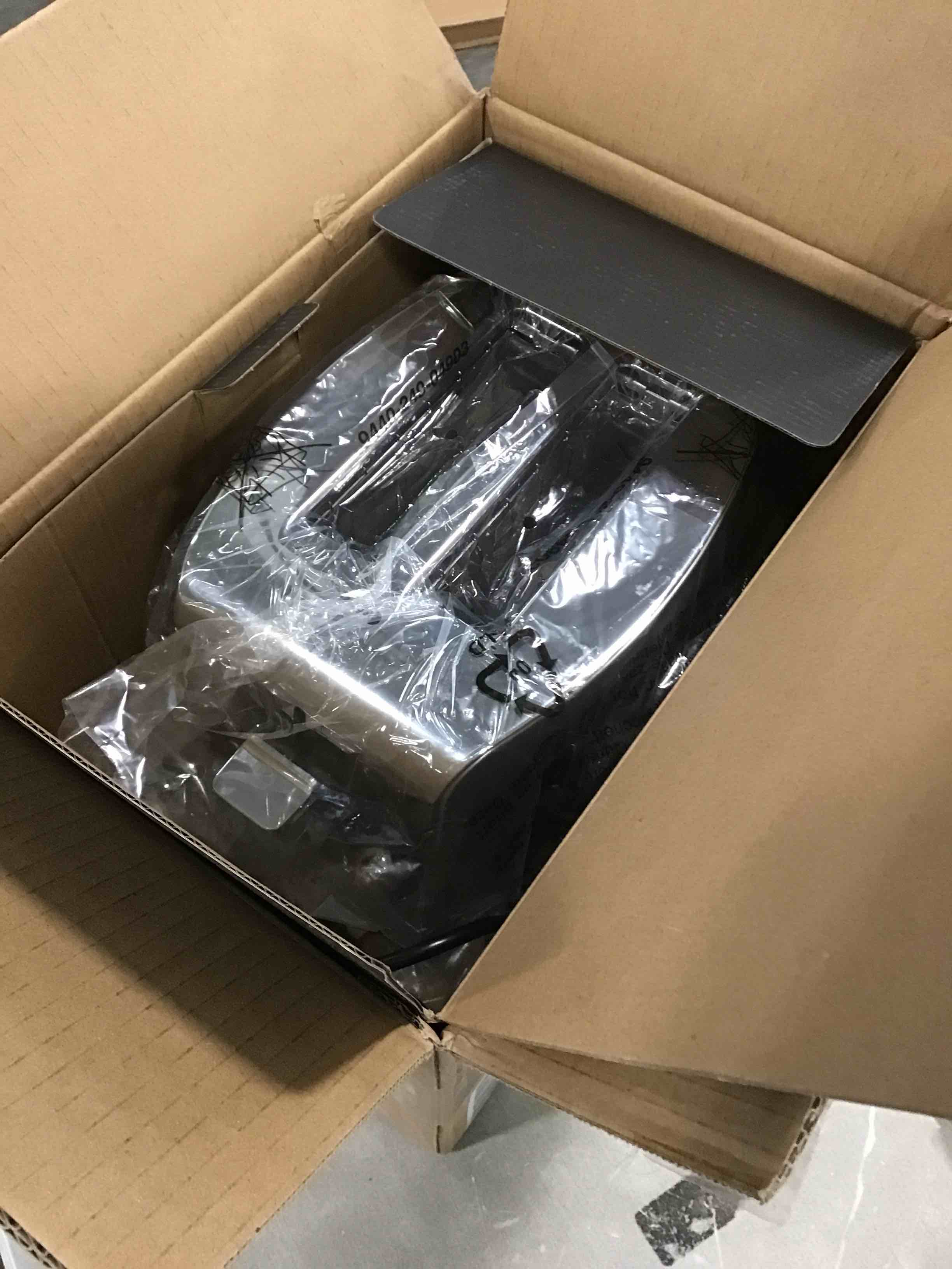 https://s3.amazonaws.com/lotting-images-prod/bidfta/RED5296196_1703953458998.jpeg