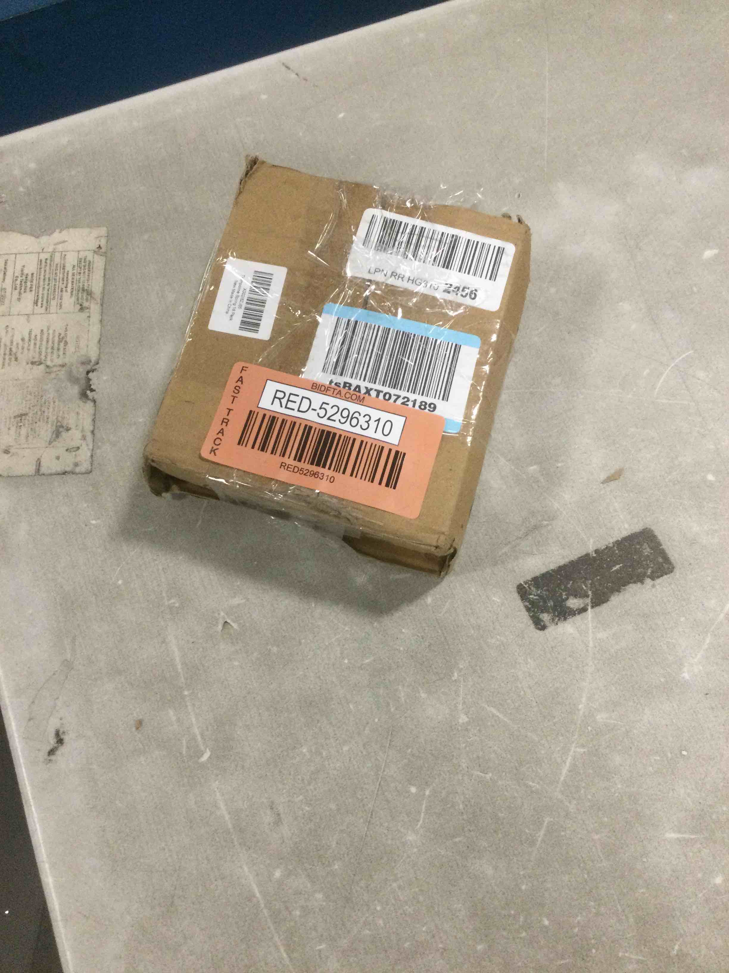 https://s3.amazonaws.com/lotting-images-prod/bidfta/RED5296310_1703970608192.jpeg