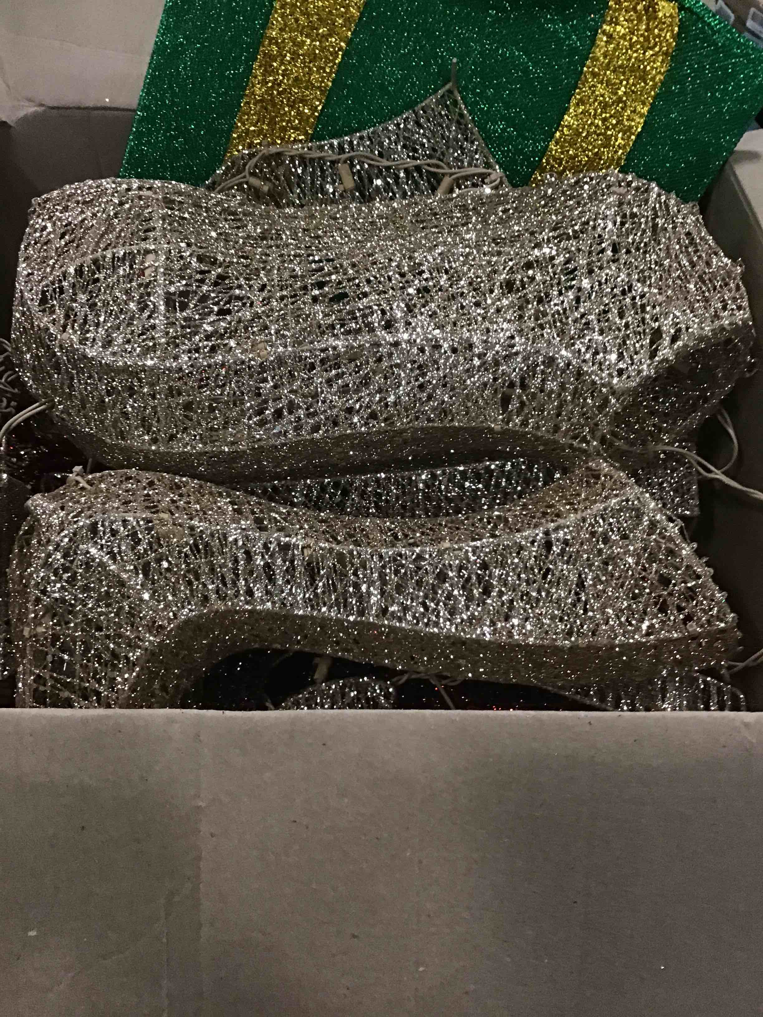 https://s3.amazonaws.com/lotting-images-prod/bidfta/RED5296319_1704197951990.jpeg