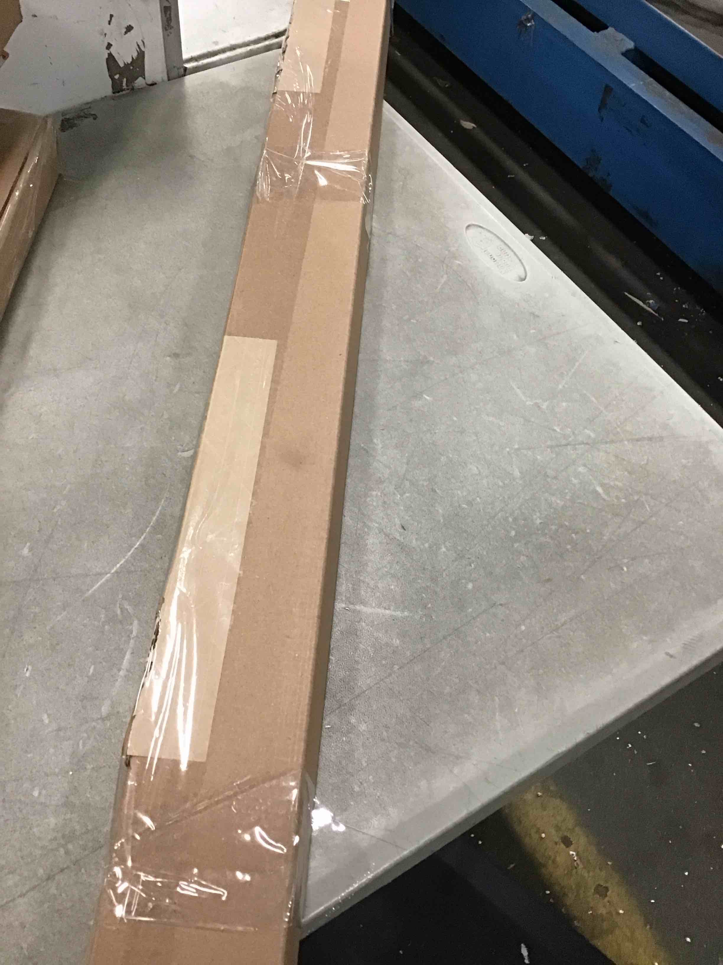 https://s3.amazonaws.com/lotting-images-prod/bidfta/RED5296529_1704228866191.jpeg