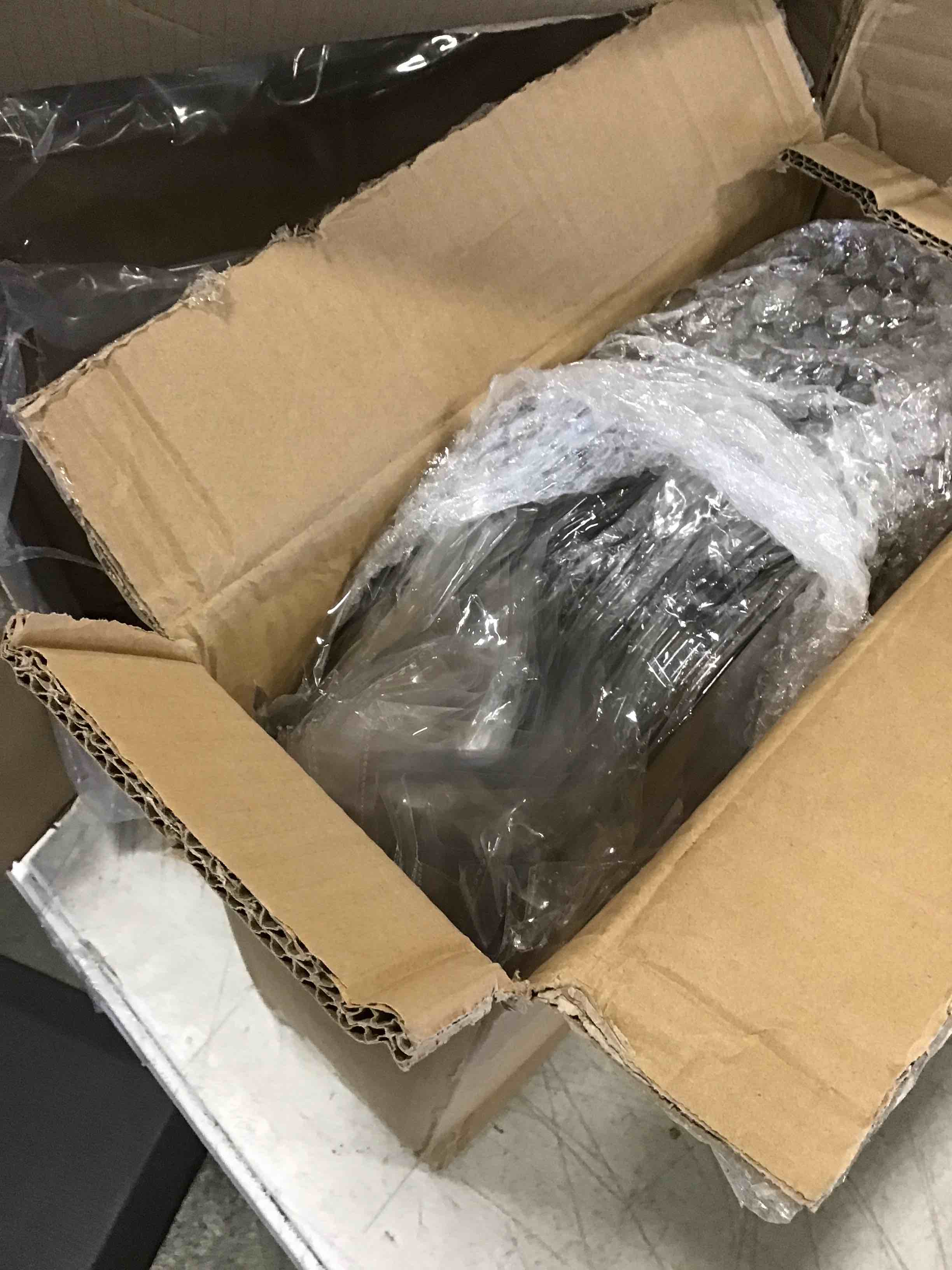 https://s3.amazonaws.com/lotting-images-prod/bidfta/RED5296647_1704296041884.jpeg