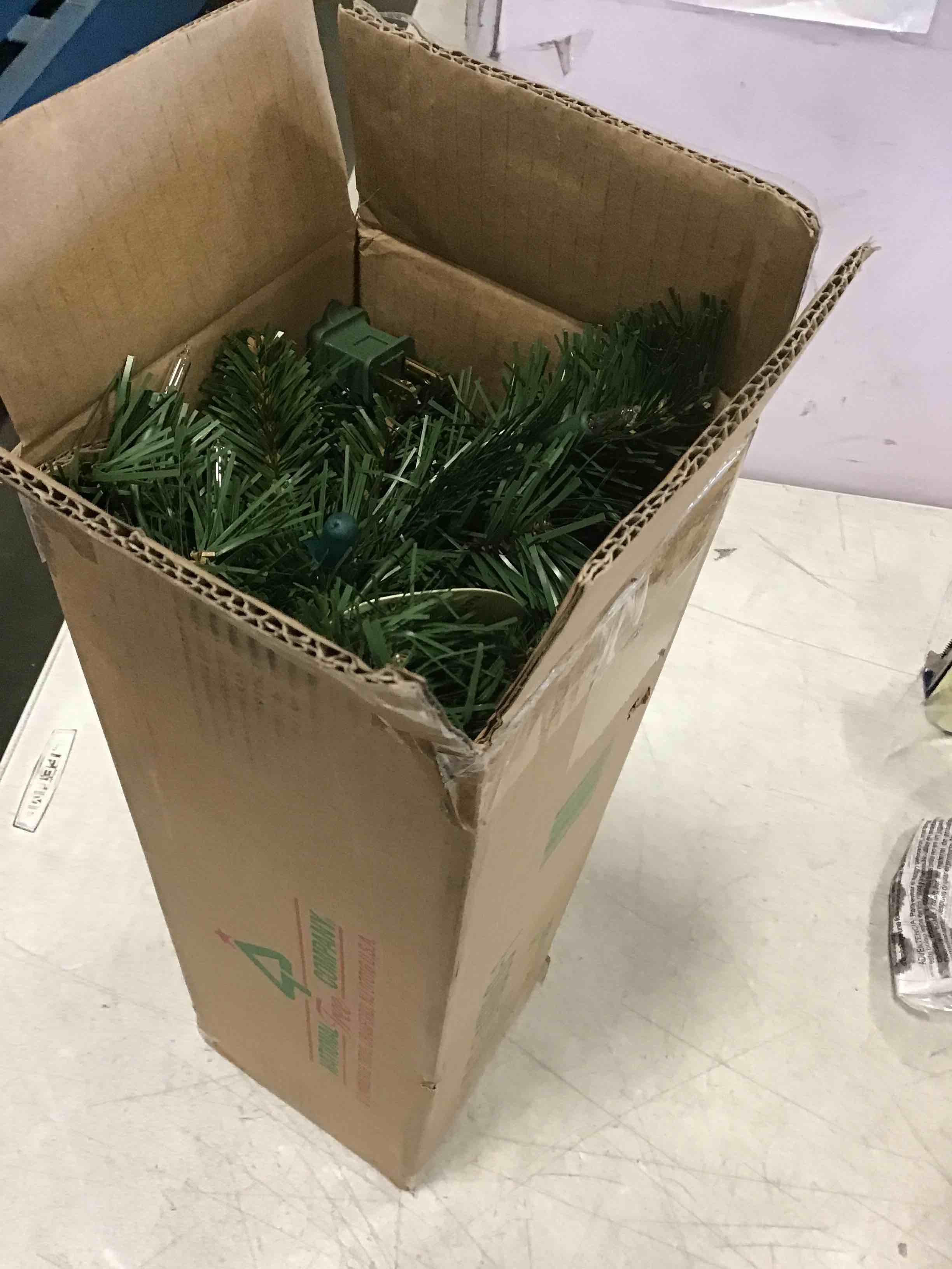 https://s3.amazonaws.com/lotting-images-prod/bidfta/RED5296648_1704296145435.jpeg