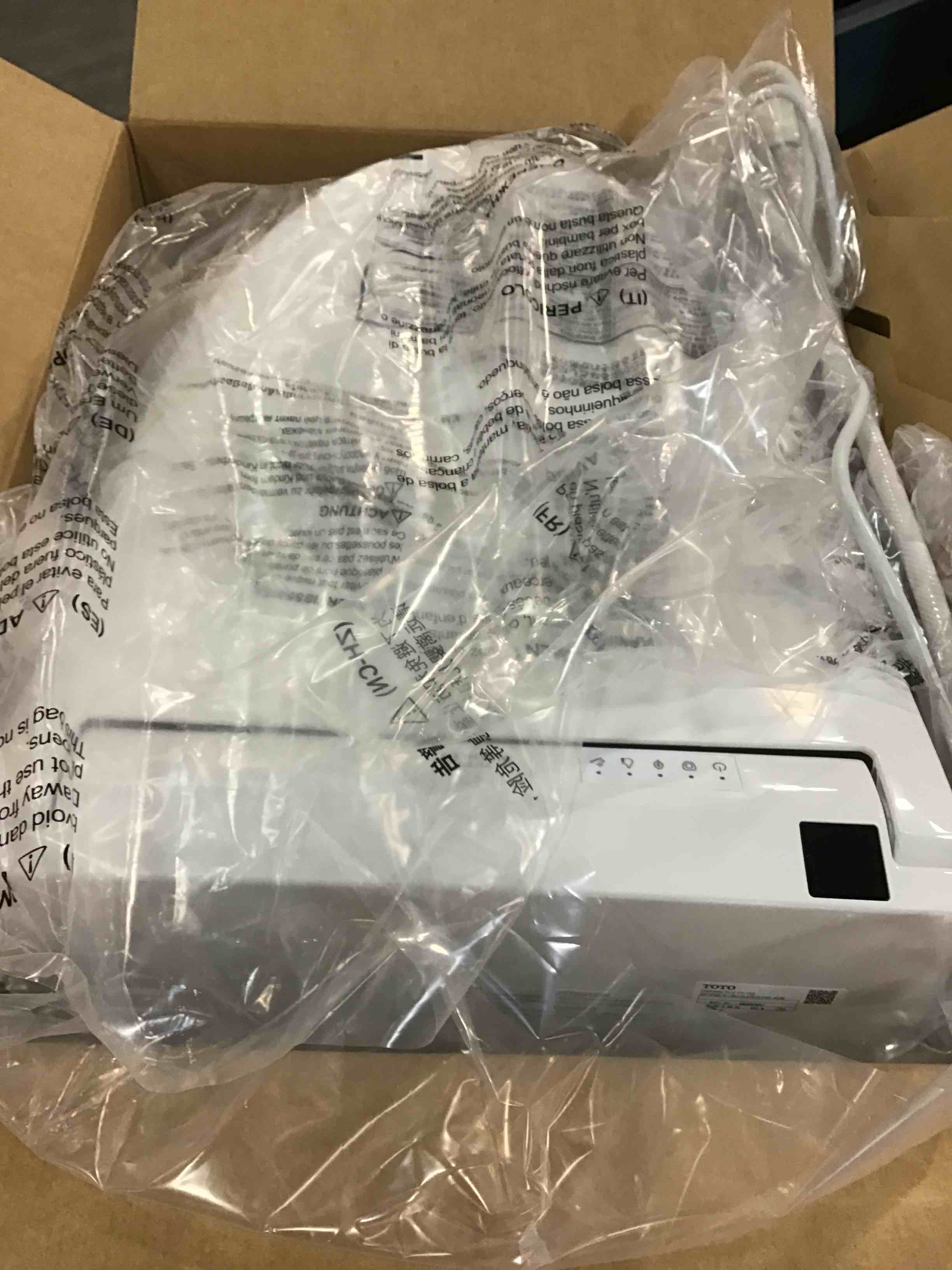 https://s3.amazonaws.com/lotting-images-prod/bidfta/RED5296927_1704384025312.jpeg