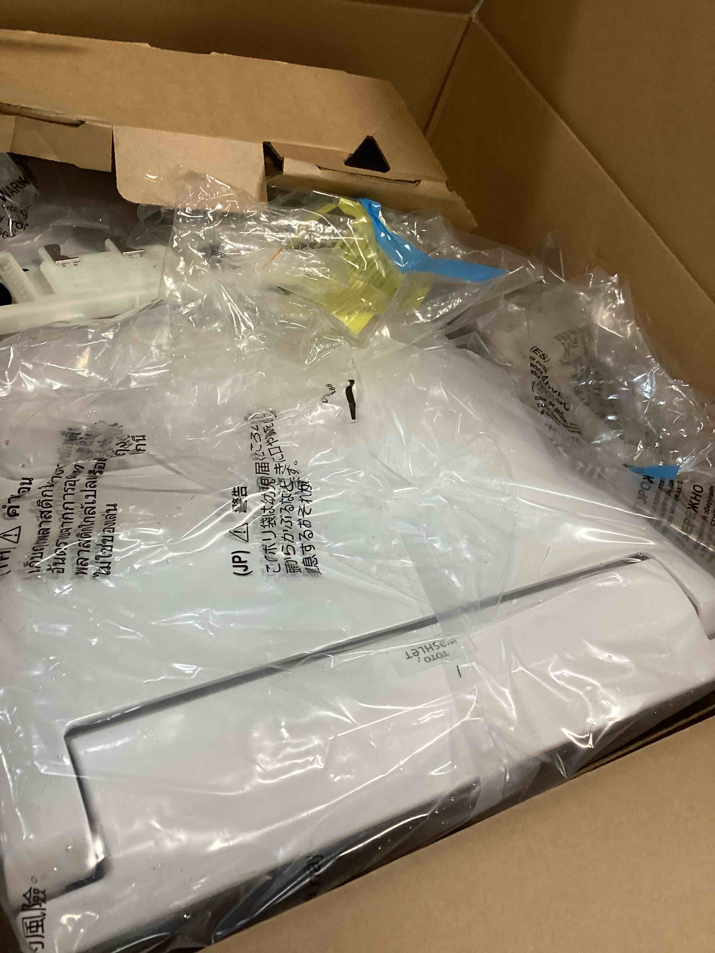 https://s3.amazonaws.com/lotting-images-prod/bidfta/RED5297014_1703601623845.jpeg