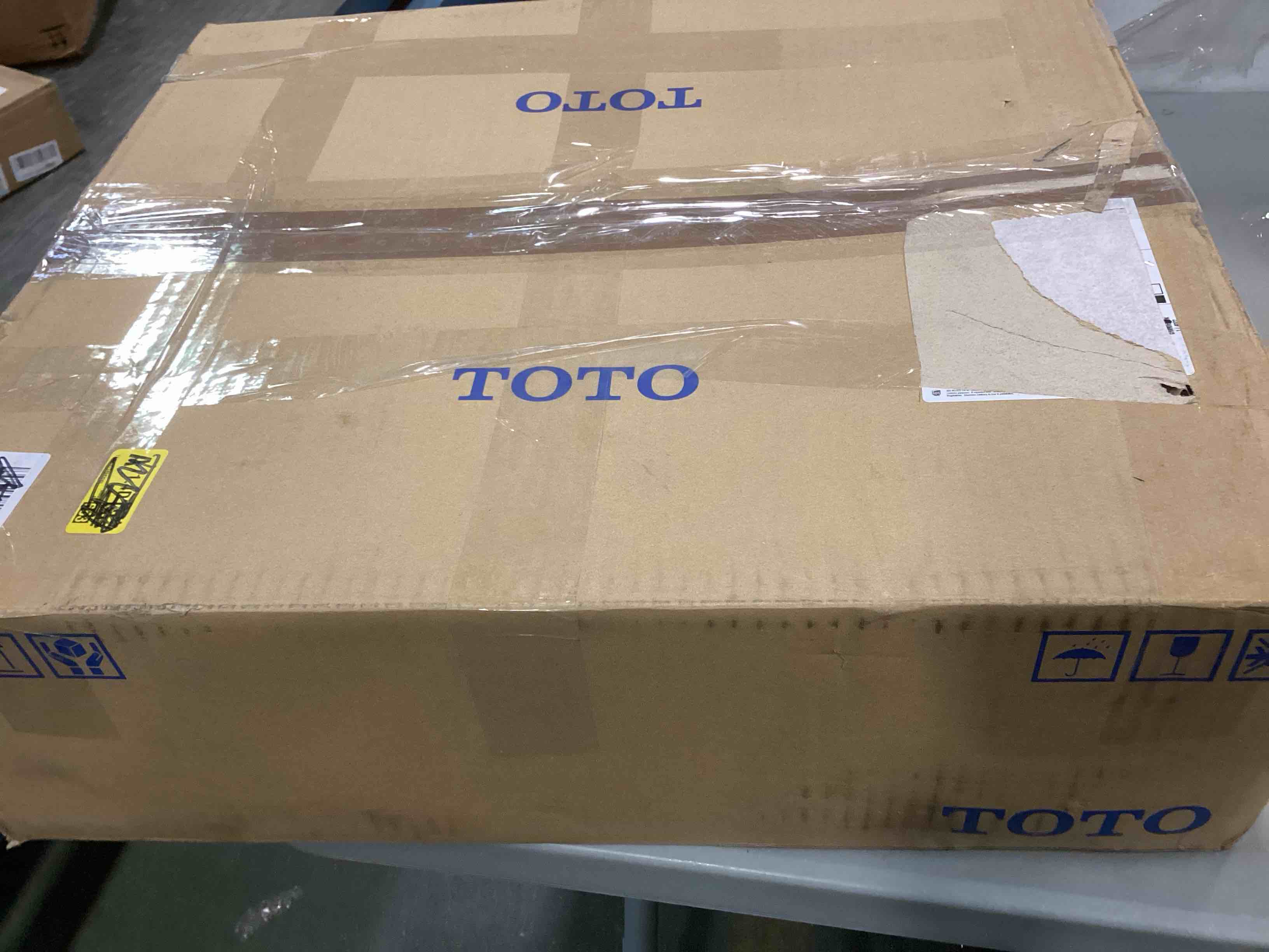 https://s3.amazonaws.com/lotting-images-prod/bidfta/RED5297014_1703601636669.jpeg