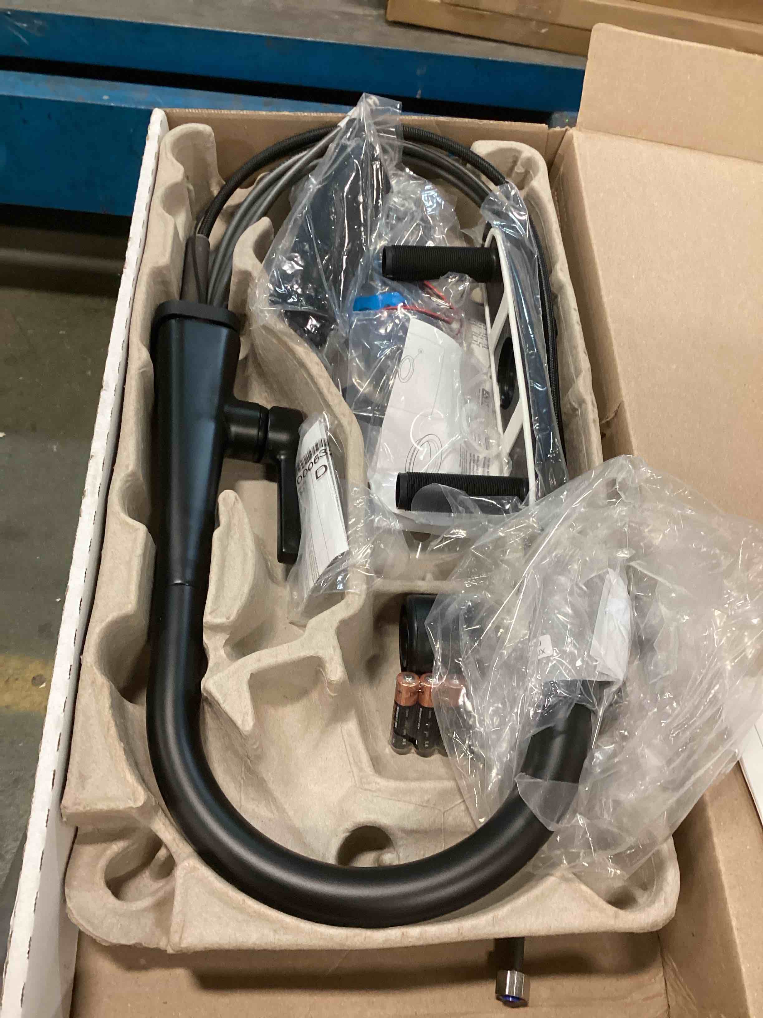 https://s3.amazonaws.com/lotting-images-prod/bidfta/RED5297507_1703773086250.jpeg