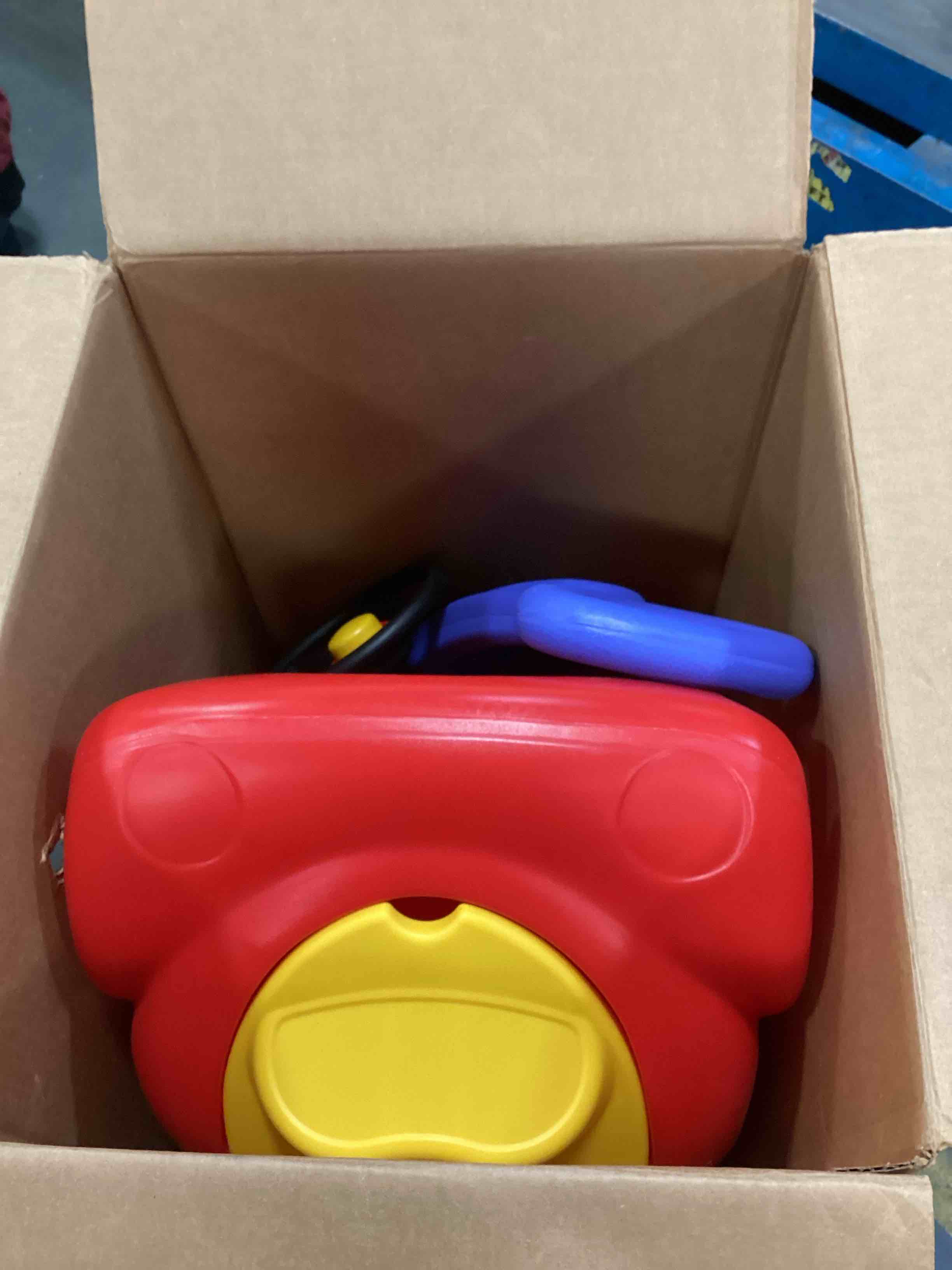 https://s3.amazonaws.com/lotting-images-prod/bidfta/RED5297510_1703772664679.jpeg