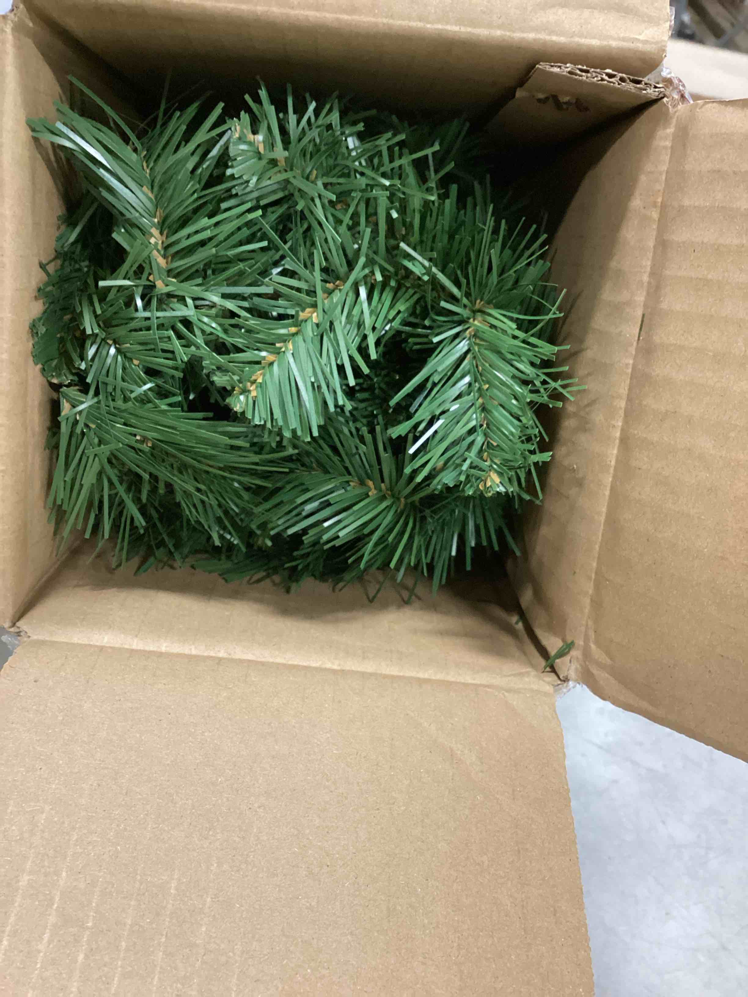 https://s3.amazonaws.com/lotting-images-prod/bidfta/RED5297617_1703789093239.jpeg