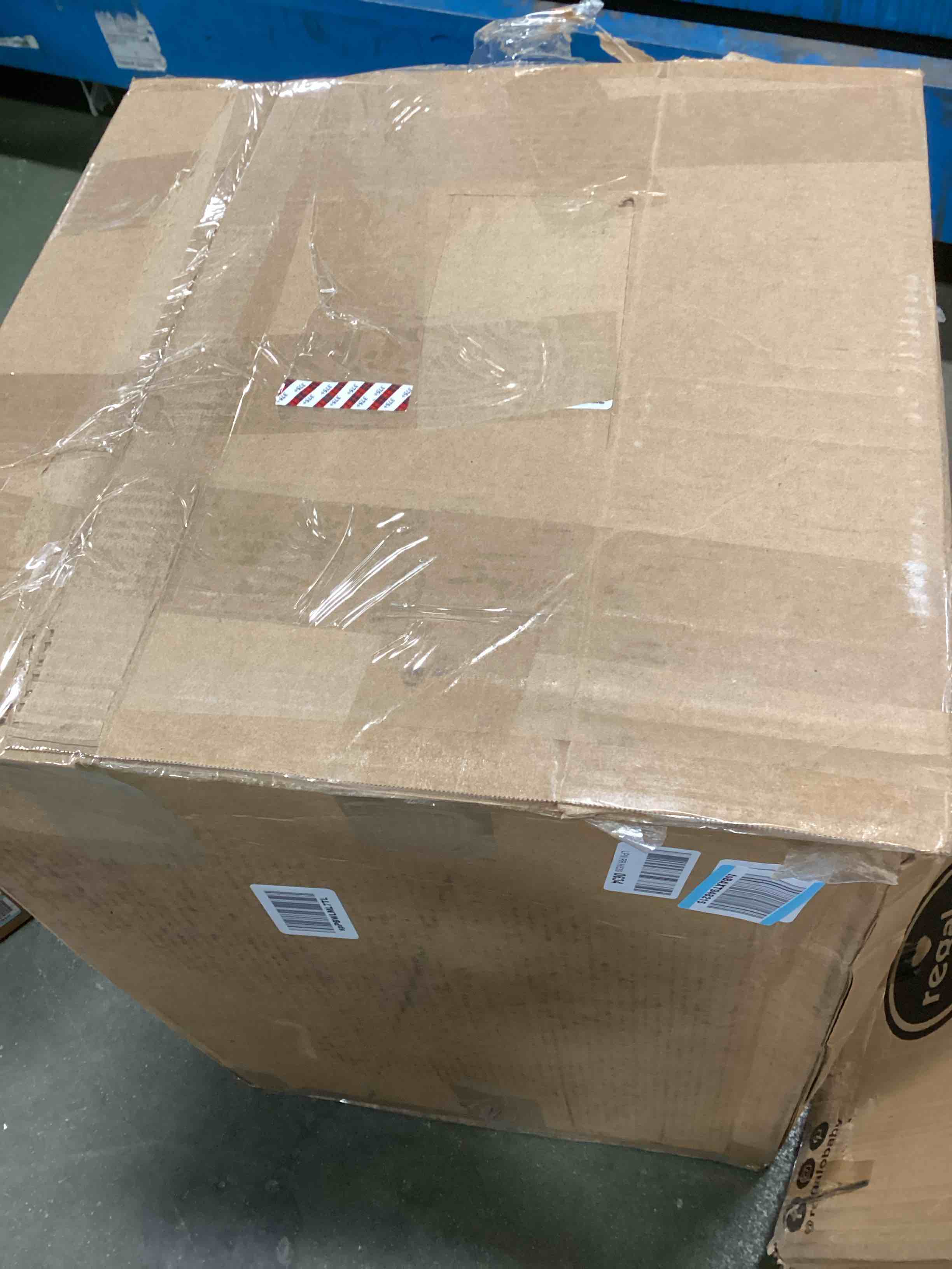 https://s3.amazonaws.com/lotting-images-prod/bidfta/RED5298193_1704375859866.jpeg