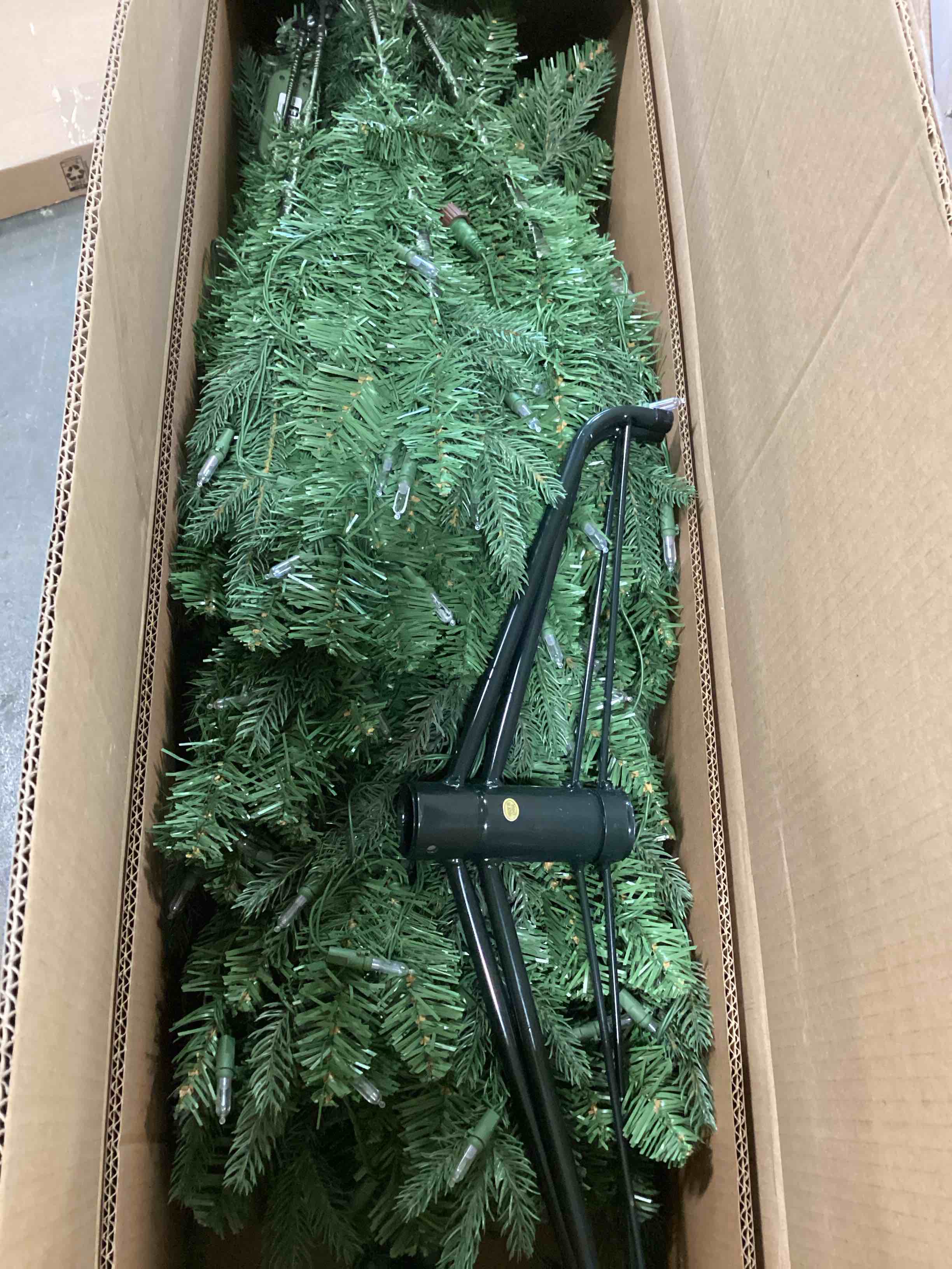 https://s3.amazonaws.com/lotting-images-prod/bidfta/RED5298347_1704400664775.jpeg