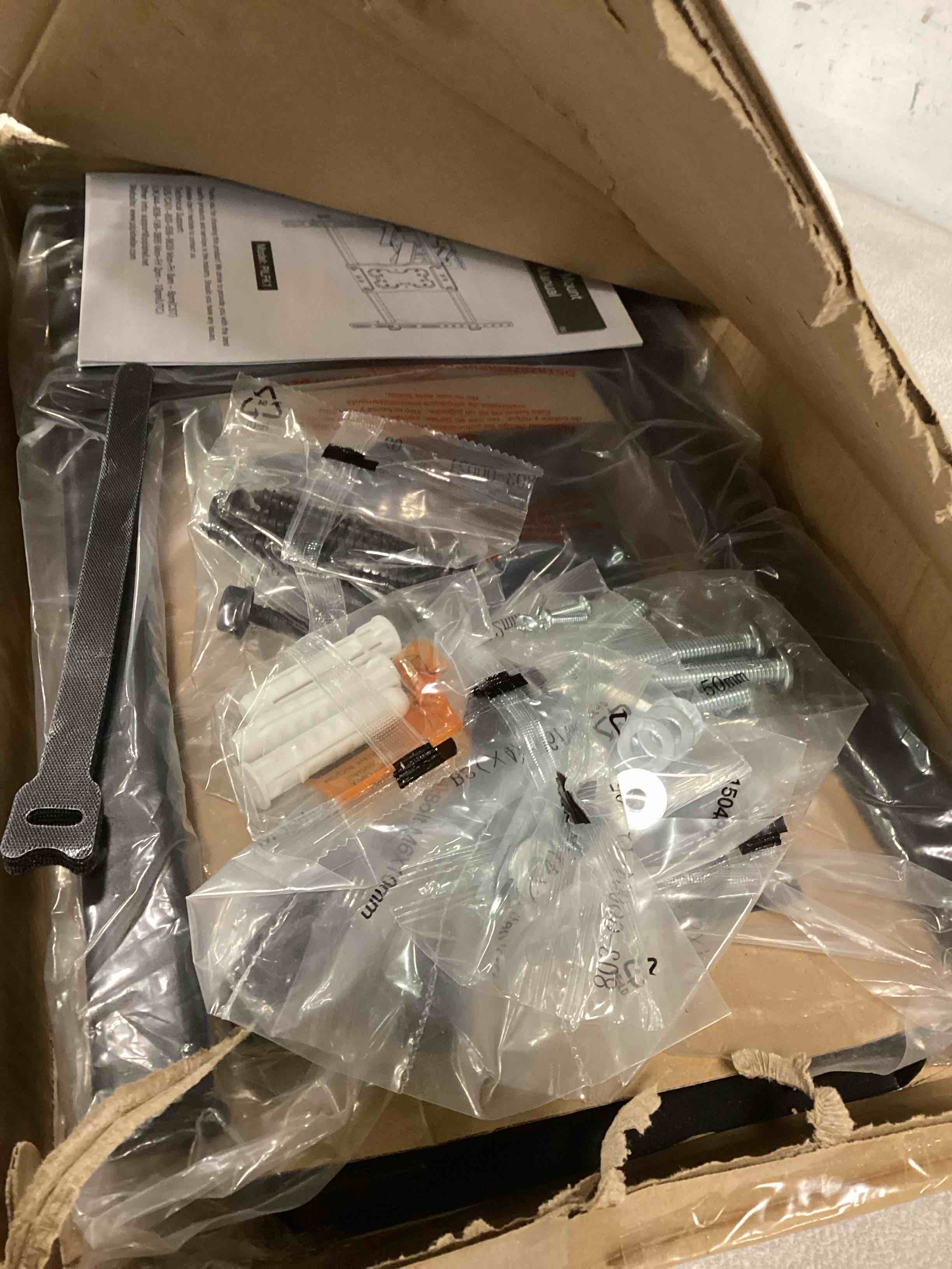 https://s3.amazonaws.com/lotting-images-prod/bidfta/RED5298385_1704459338411.jpeg