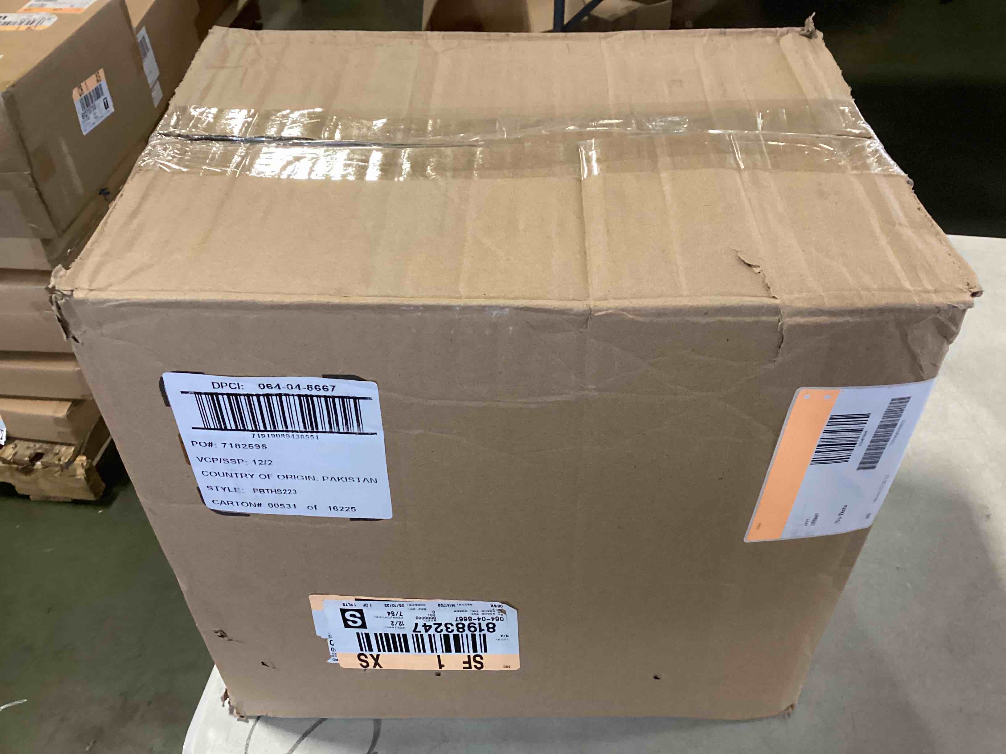 https://s3.amazonaws.com/lotting-images-prod/bidfta/RED5298502_1703356689632.jpeg