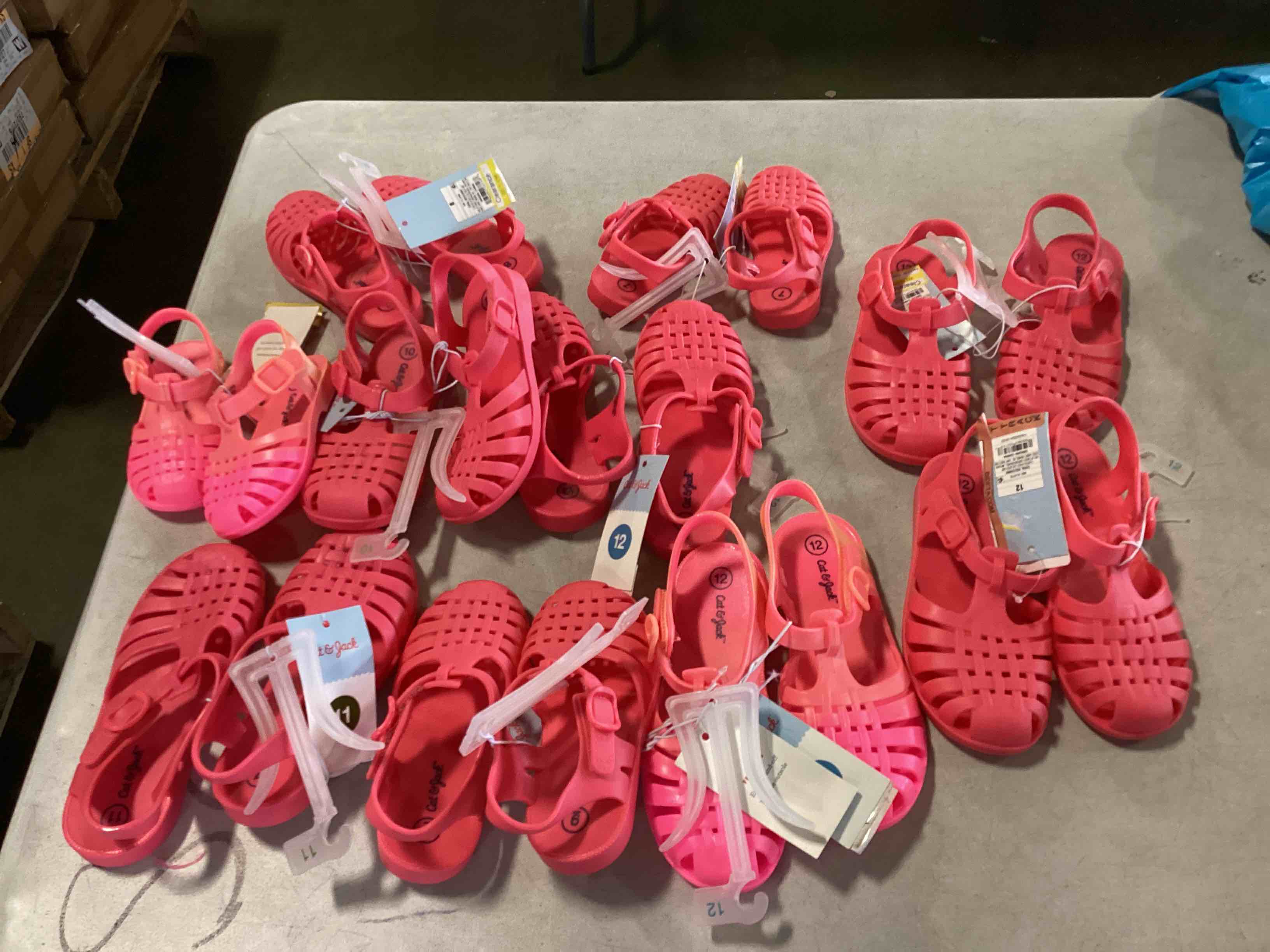 https://s3.amazonaws.com/lotting-images-prod/bidfta/RED5298777_1703614723016.jpeg