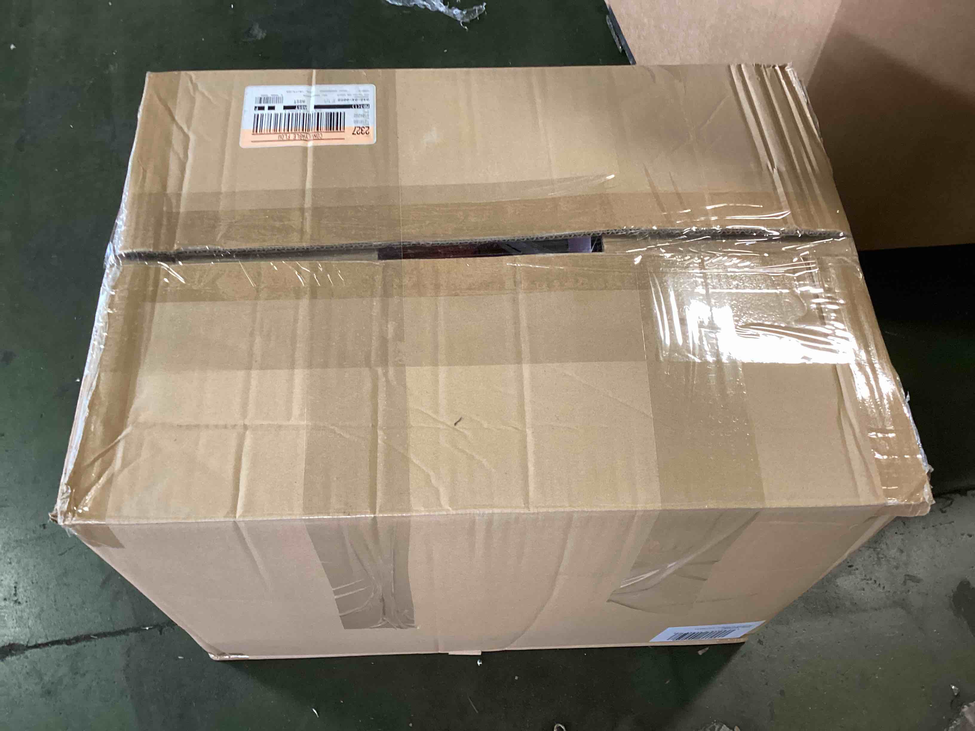https://s3.amazonaws.com/lotting-images-prod/bidfta/RED5298777_1703615397643.jpeg
