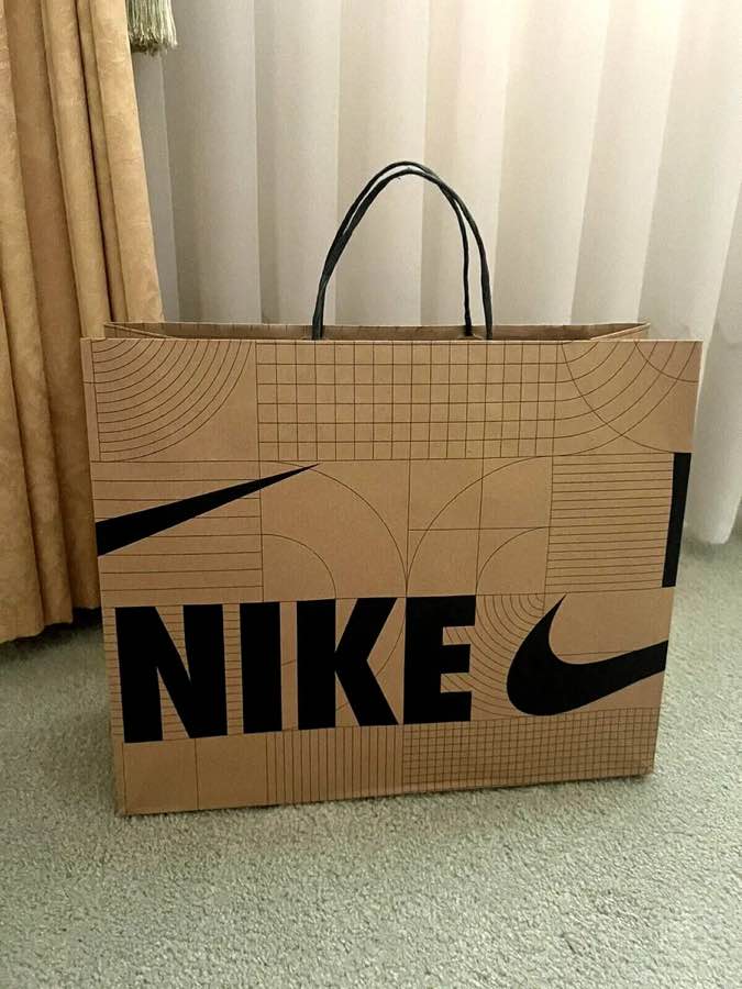 NIKE Shopping /Gift Bag Paper TAN / BLACK SWOOSH & NIKE 40.5x33.15 Cm 150 /Case