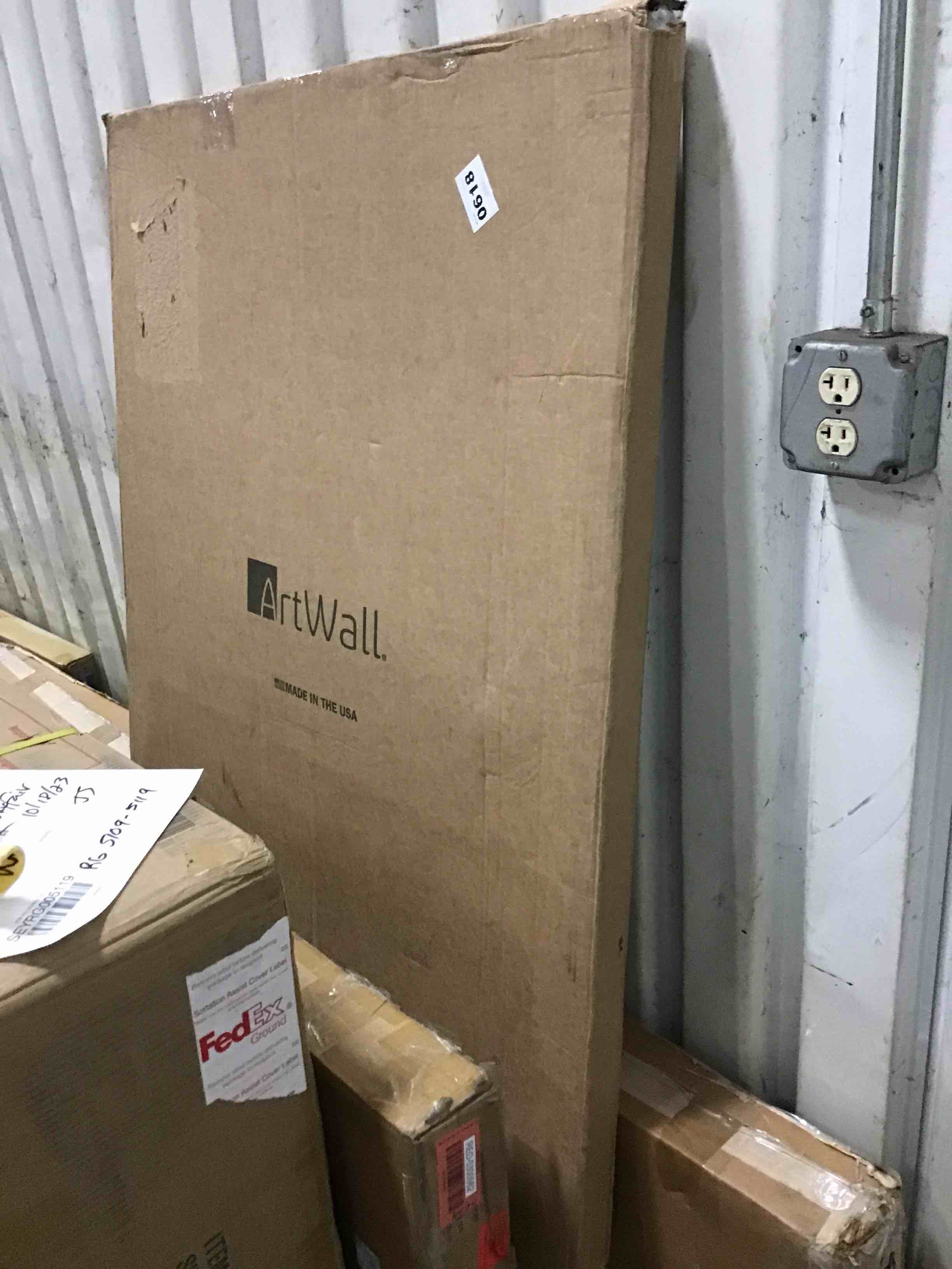 https://s3.amazonaws.com/lotting-images-prod/bidfta/RED5300983_1697652643218.jpeg