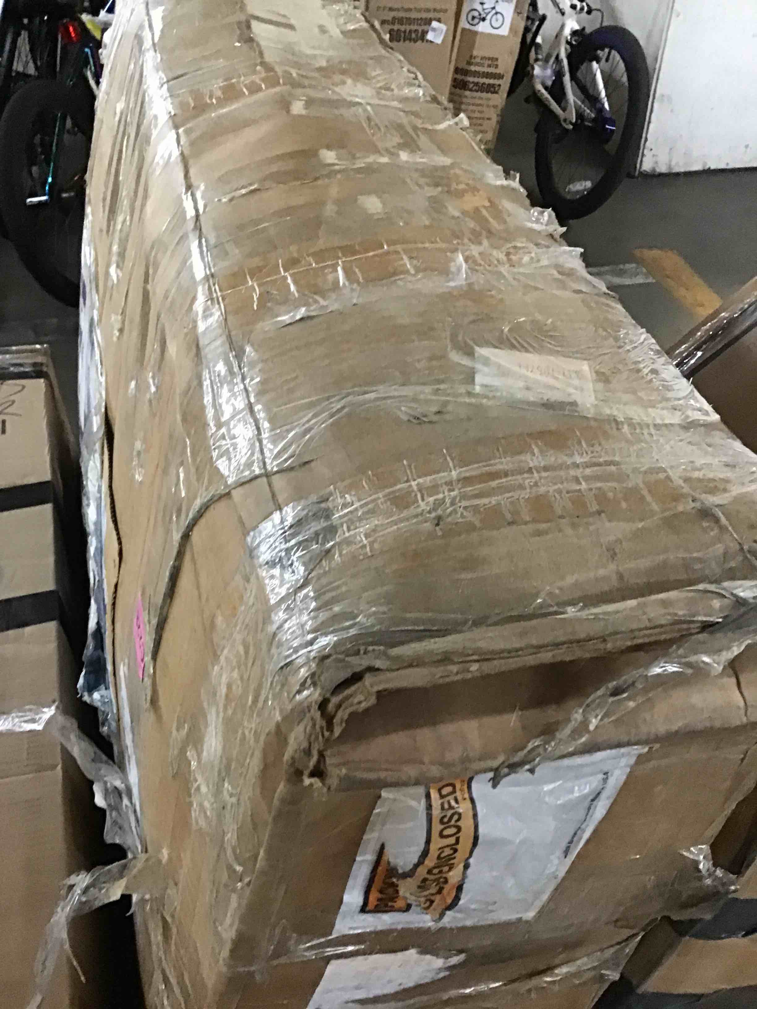 https://s3.amazonaws.com/lotting-images-prod/bidfta/RED5304166_1700586448181.jpeg