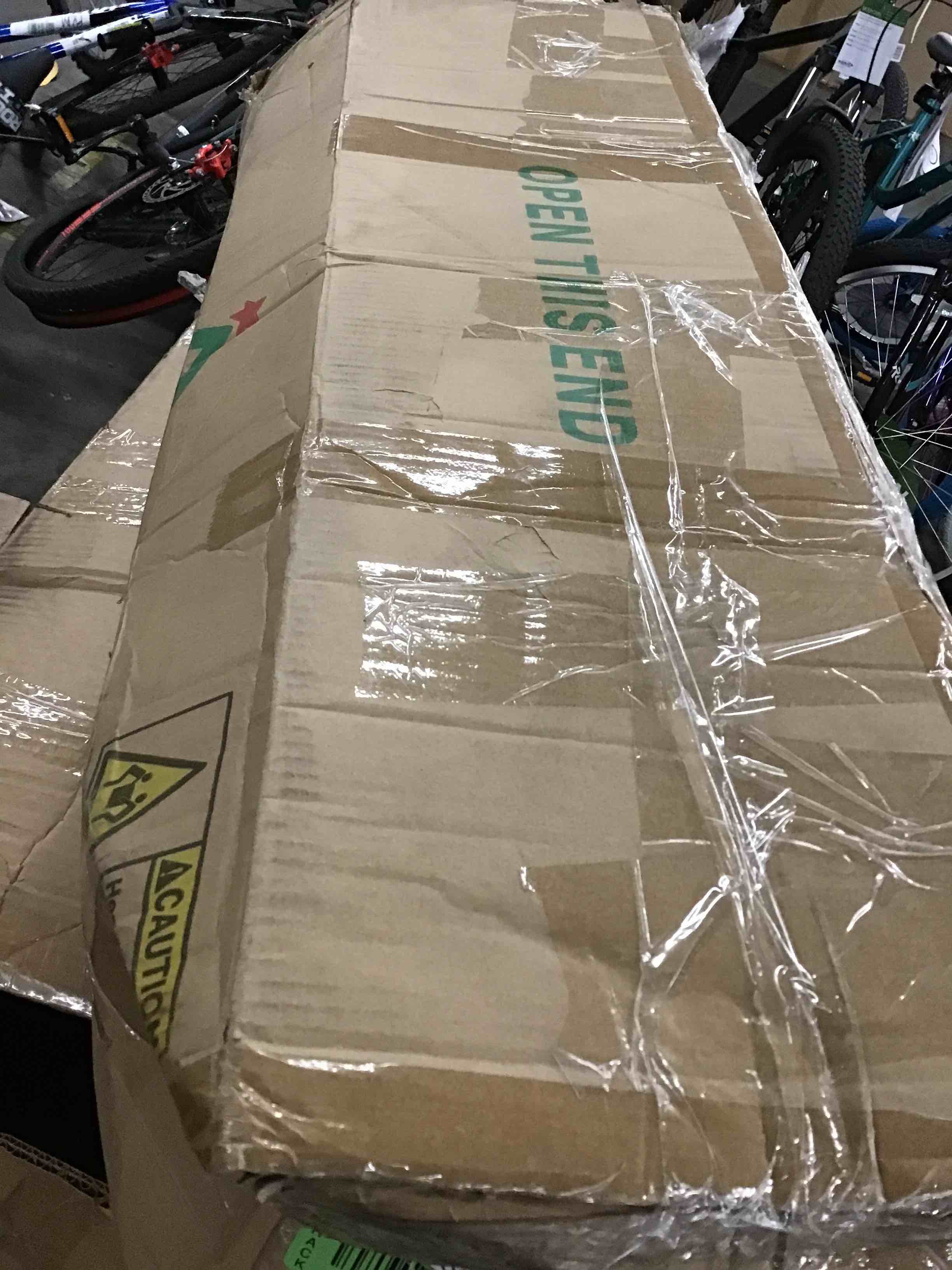 https://s3.amazonaws.com/lotting-images-prod/bidfta/RED5304204_1700606328135.jpeg