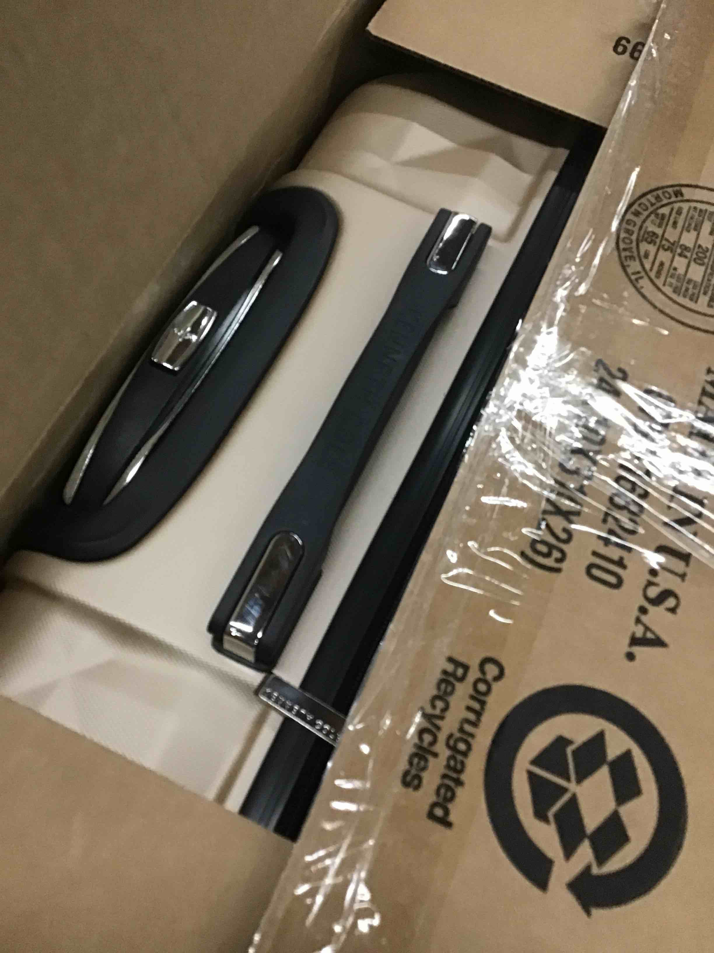 https://s3.amazonaws.com/lotting-images-prod/bidfta/RED5304730_1706632997615.jpeg